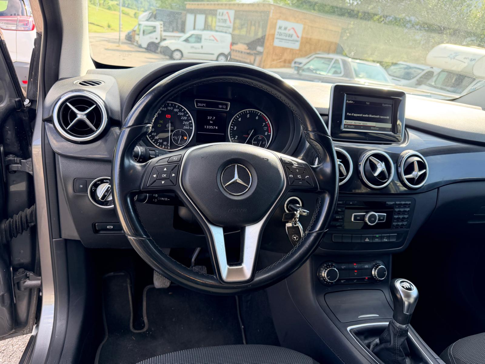 MERCEDES-BENZ B 200-image-10