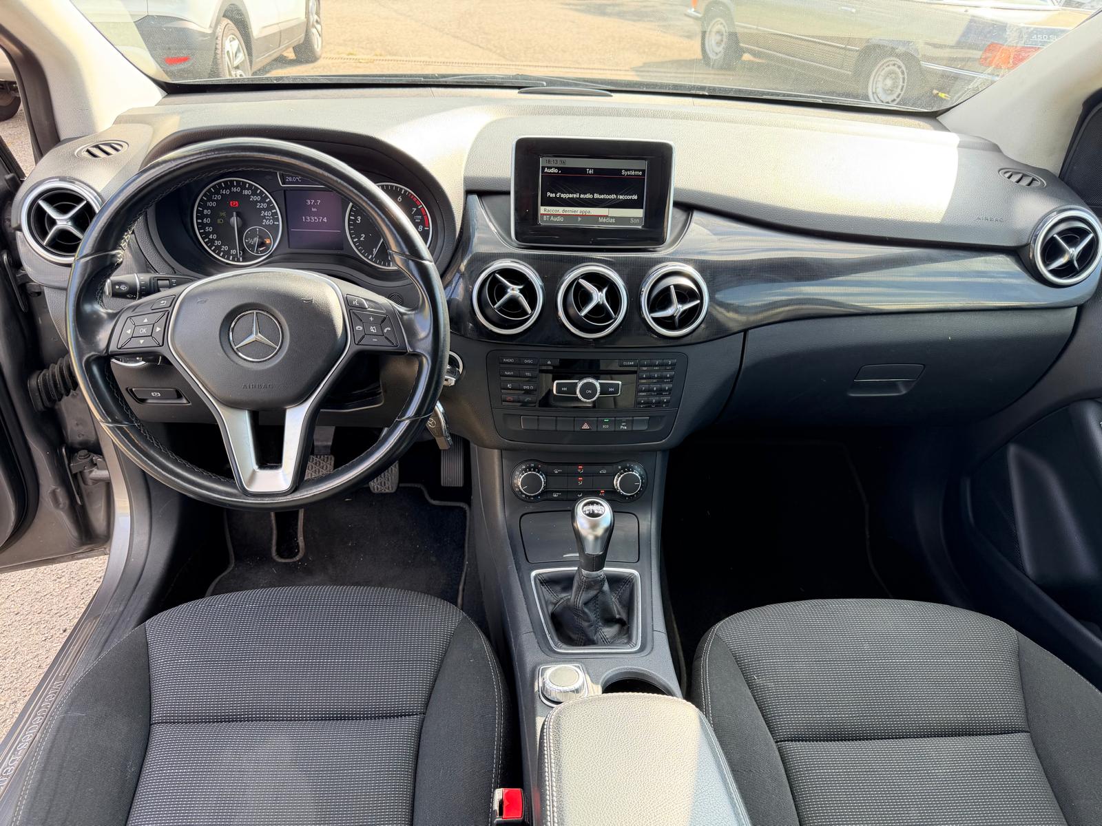 MERCEDES-BENZ B 200-image-9