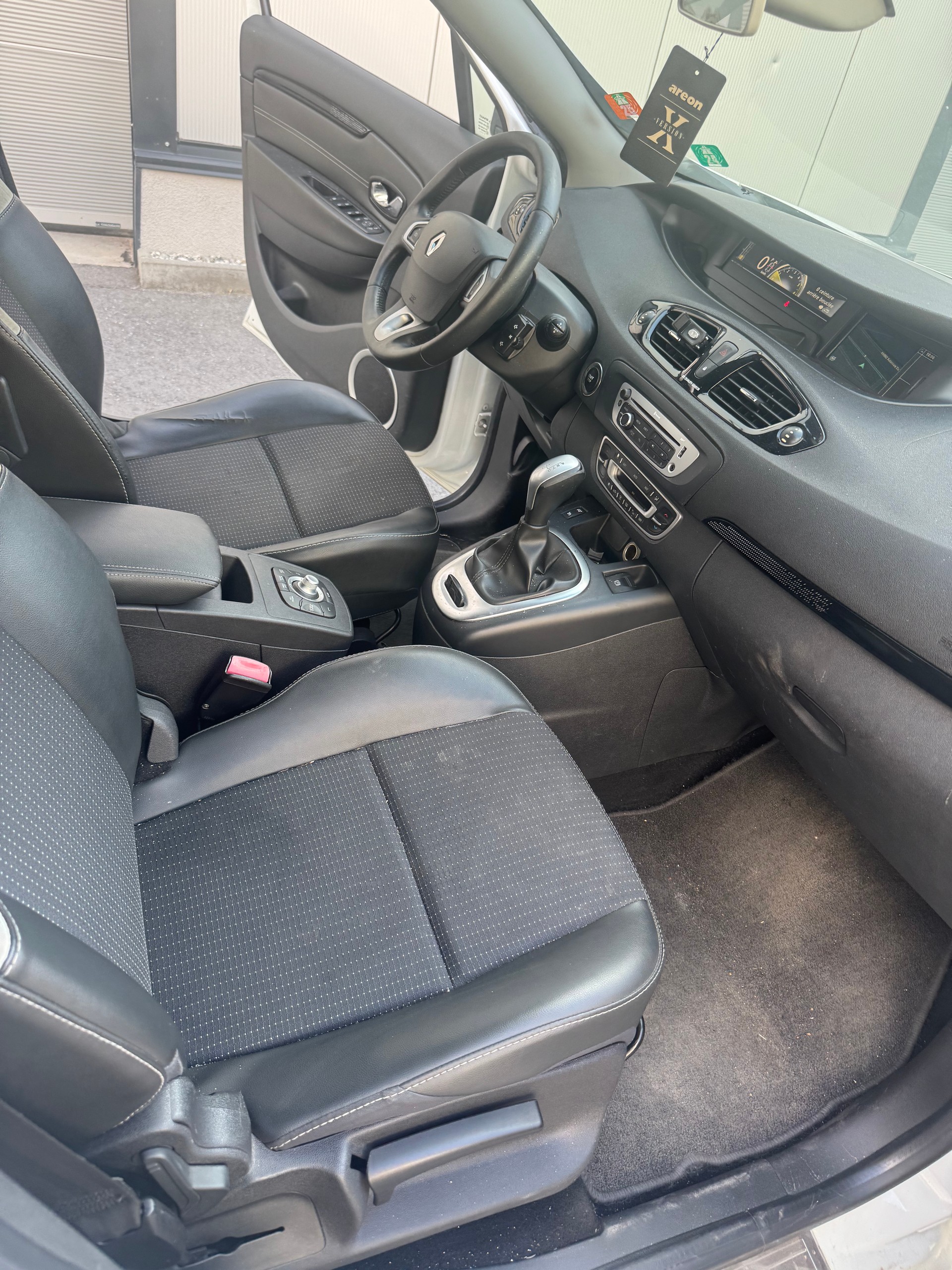 RENAULT Scénic 1.5 dCi Bose EDC-image-7