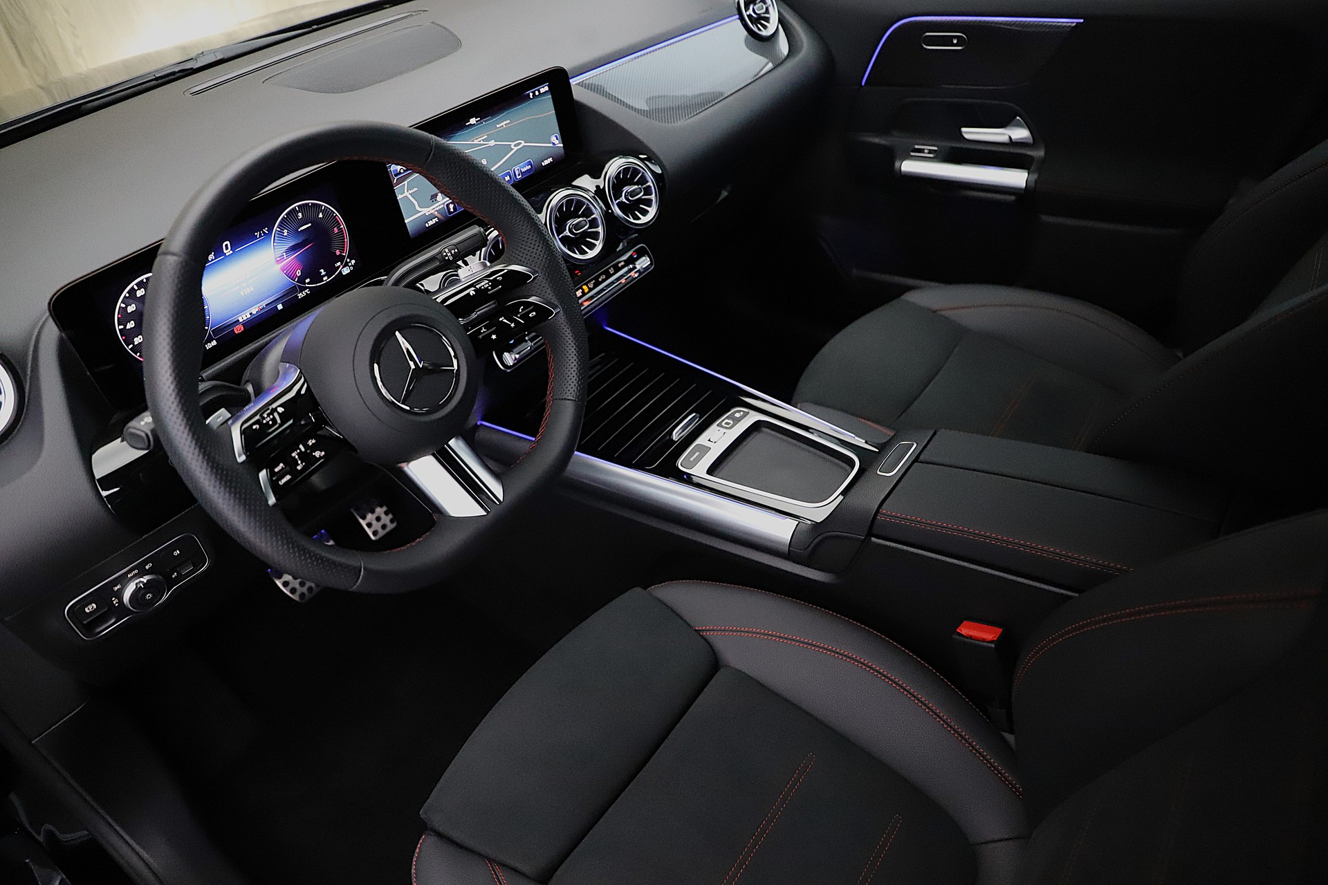 MERCEDES-BENZ GLA 200d 8G-DCT AMG Advance Plus und Night Paket-image-4