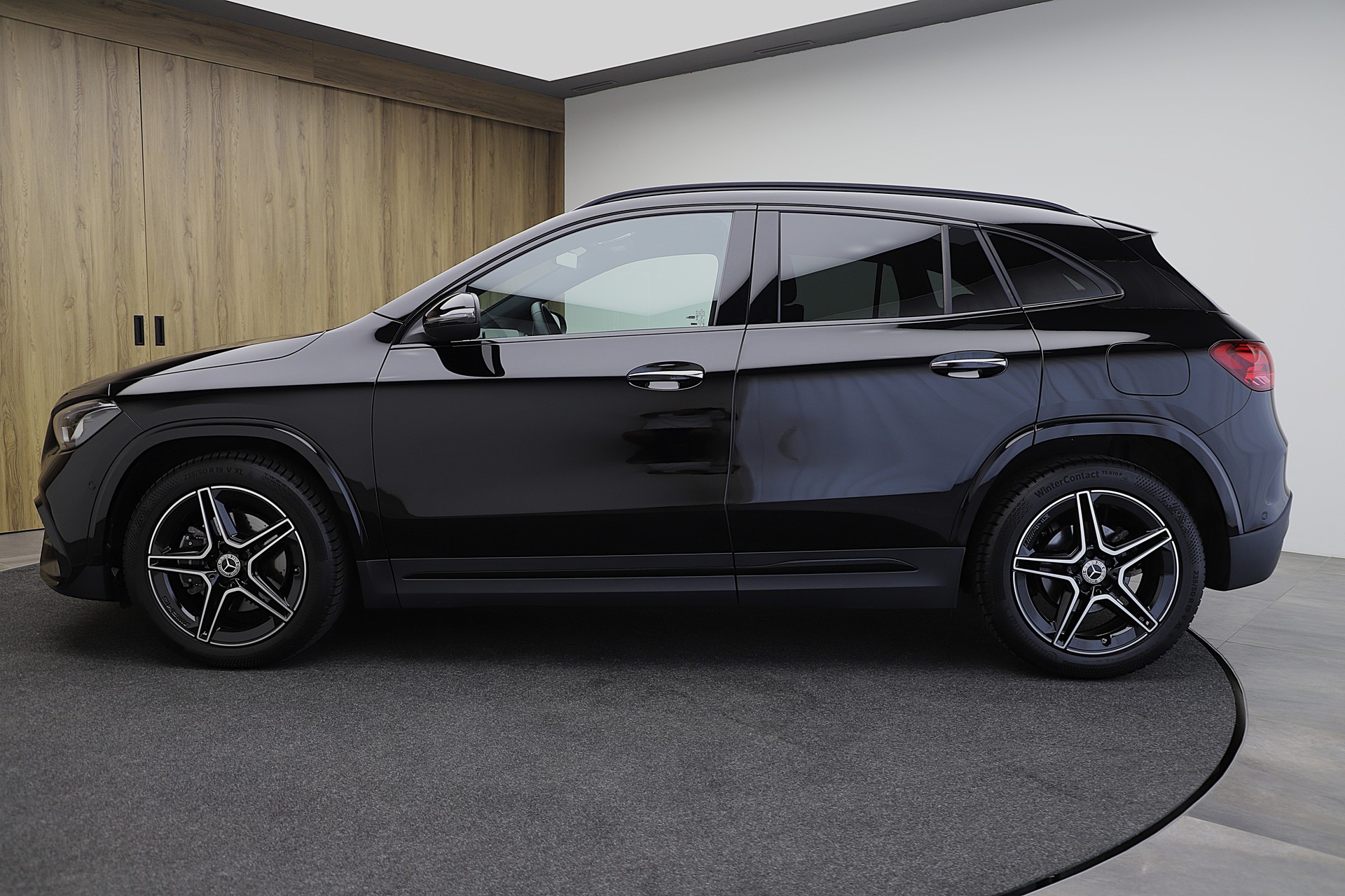 MERCEDES-BENZ GLA 200d 8G-DCT AMG Advance Plus und Night Paket-image-2