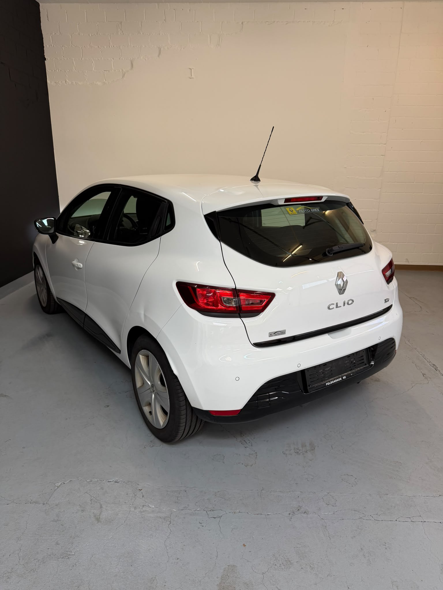 RENAULT Clio 0.9 12V Swiss Edition ***CH-Fahrzeug***-showroom-element-3