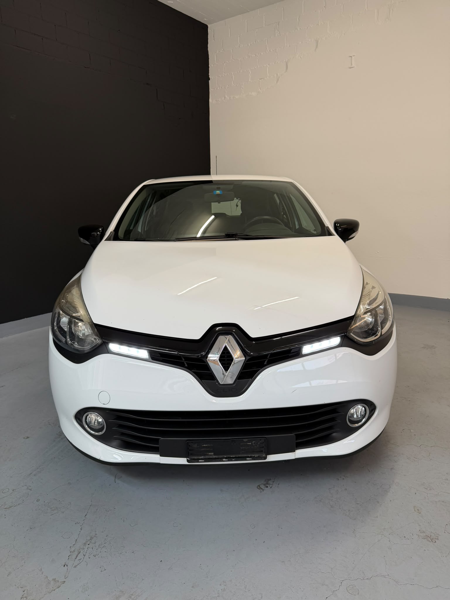 RENAULT Clio 0.9 12V Swiss Edition ***CH-Fahrzeug***-showroom-element-1