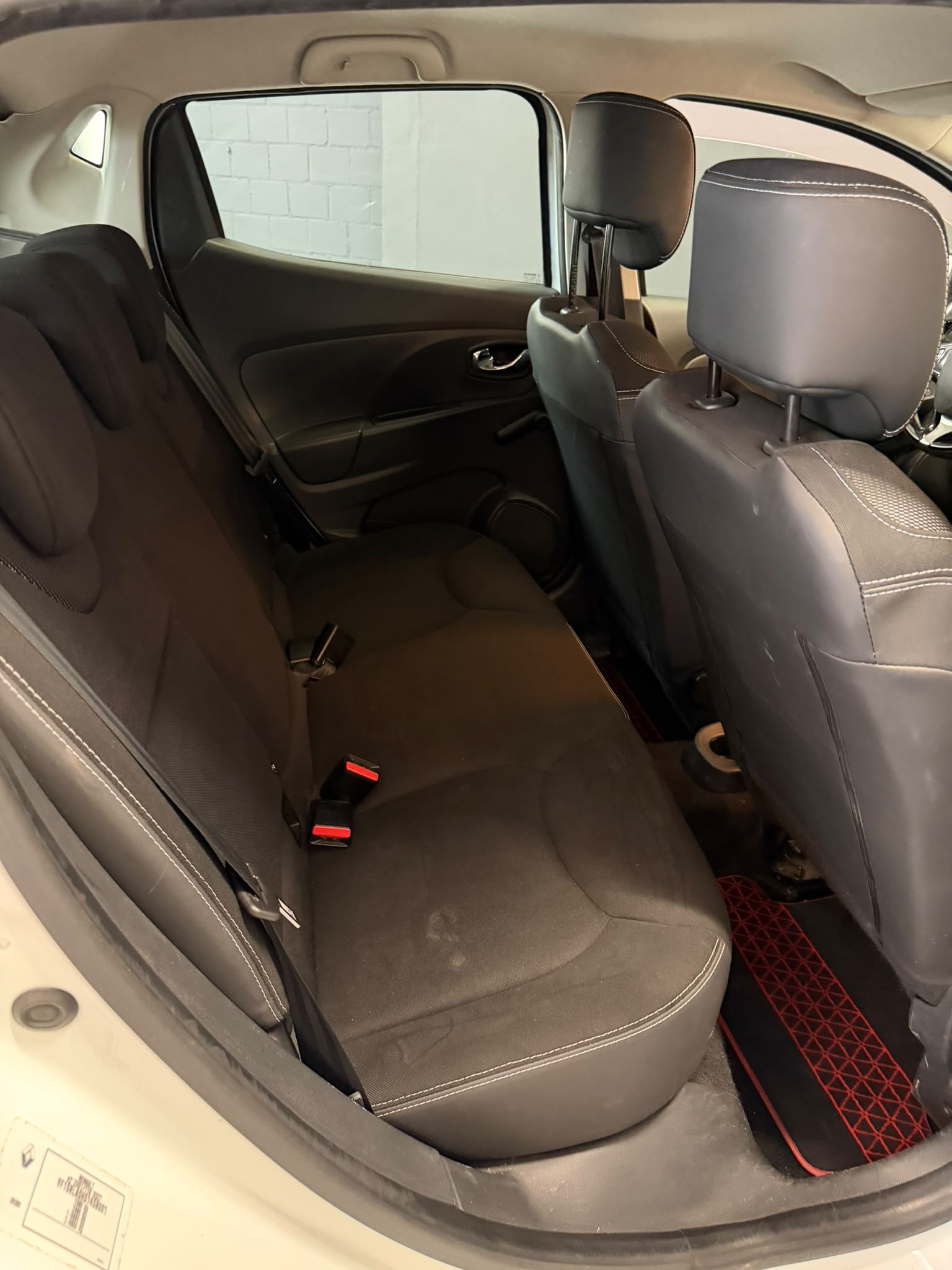 RENAULT Clio 0.9 12V Swiss Edition ***CH-Fahrzeug***-image-13