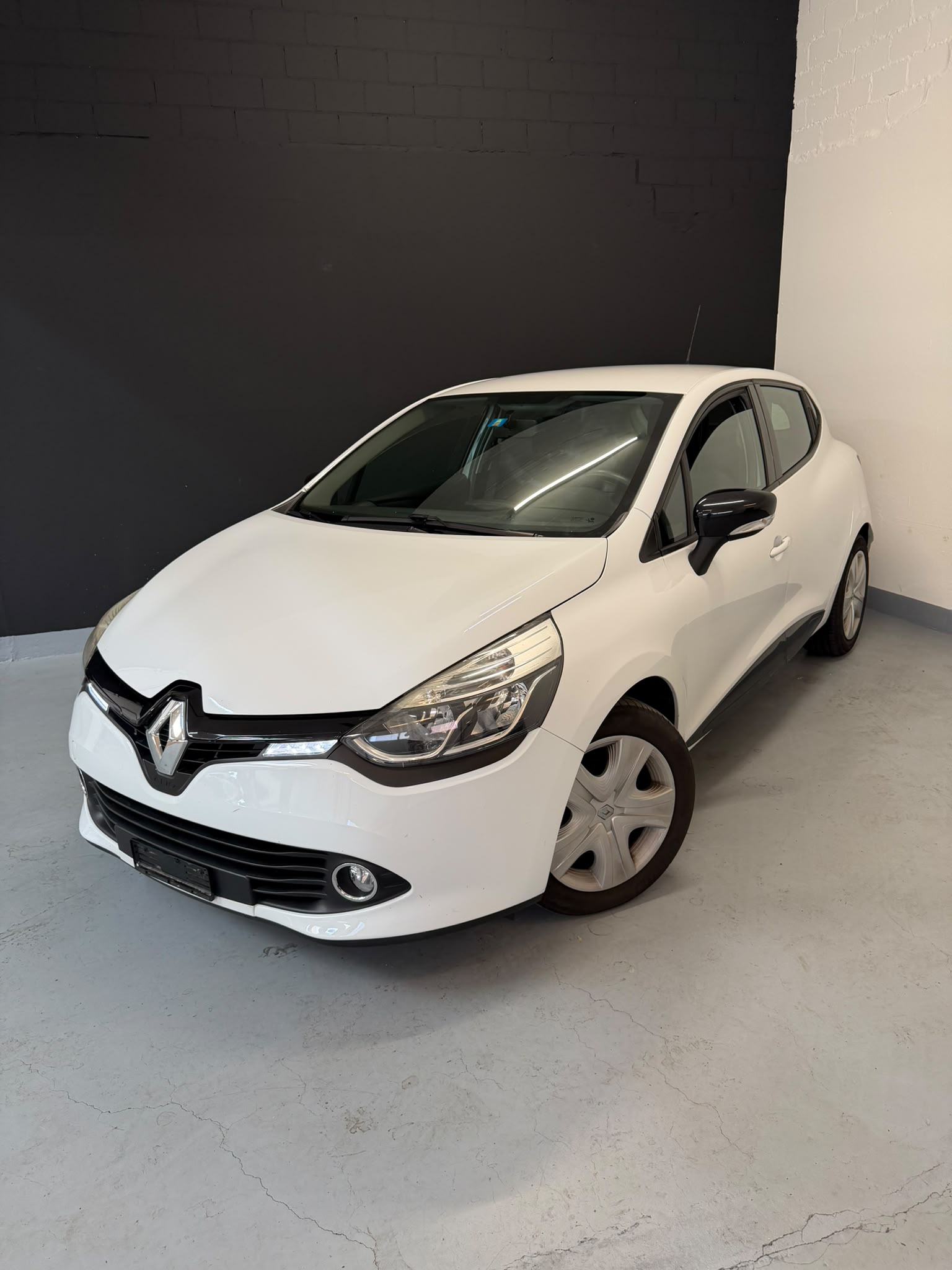 RENAULT Clio 0.9 12V Swiss Edition ***CH-Fahrzeug***-showroom-element-2
