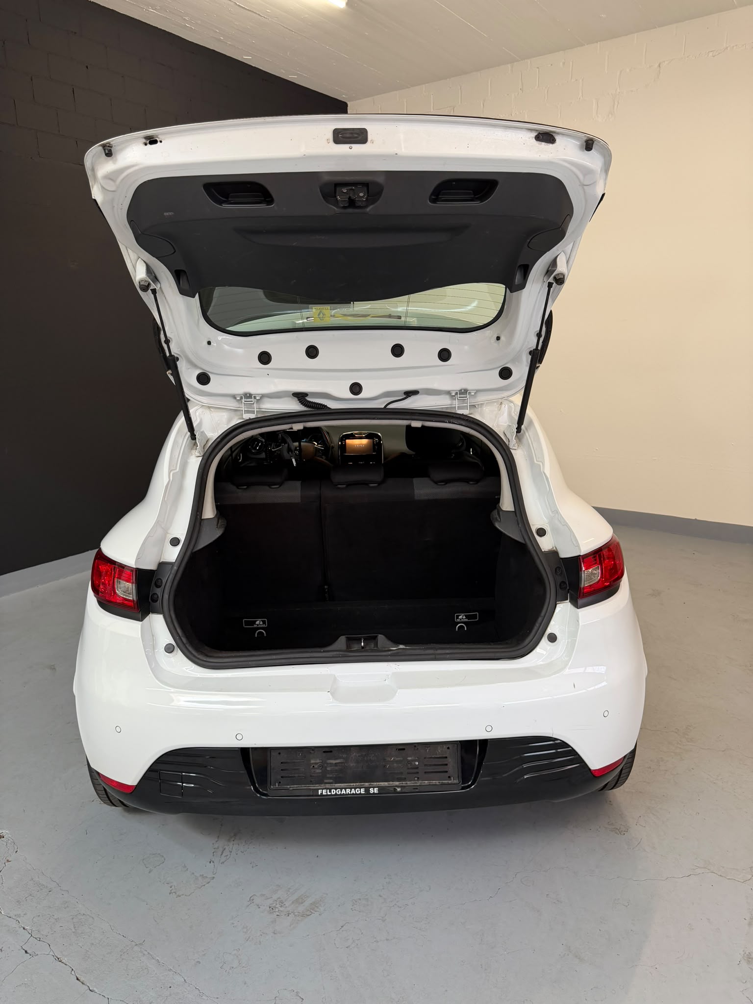 RENAULT Clio 0.9 12V Swiss Edition ***CH-Fahrzeug***-image-5