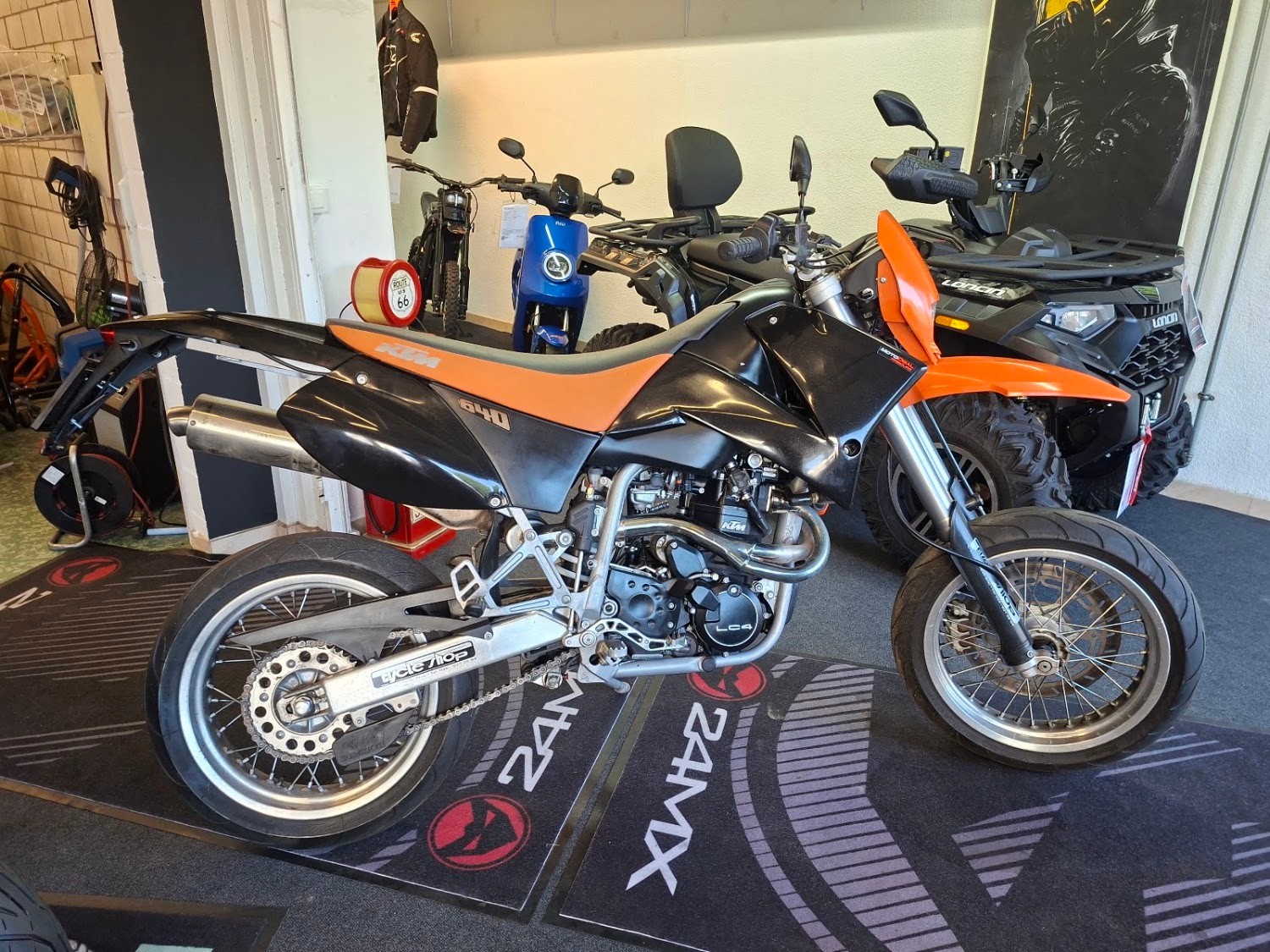 KTM 640 LC4-E Supermoto-image-1