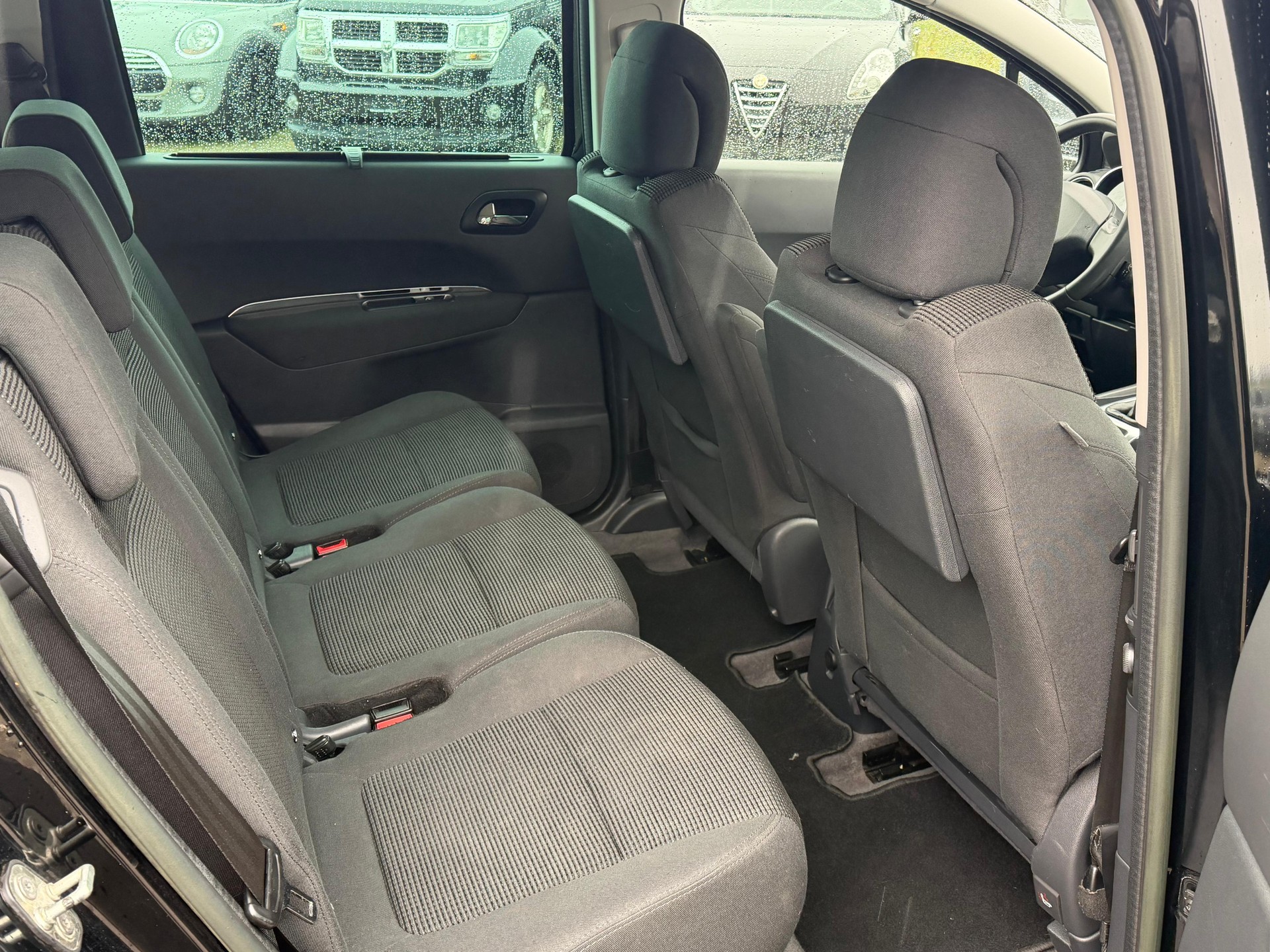 PEUGEOT 5008 2.0 HDI Style-image-6