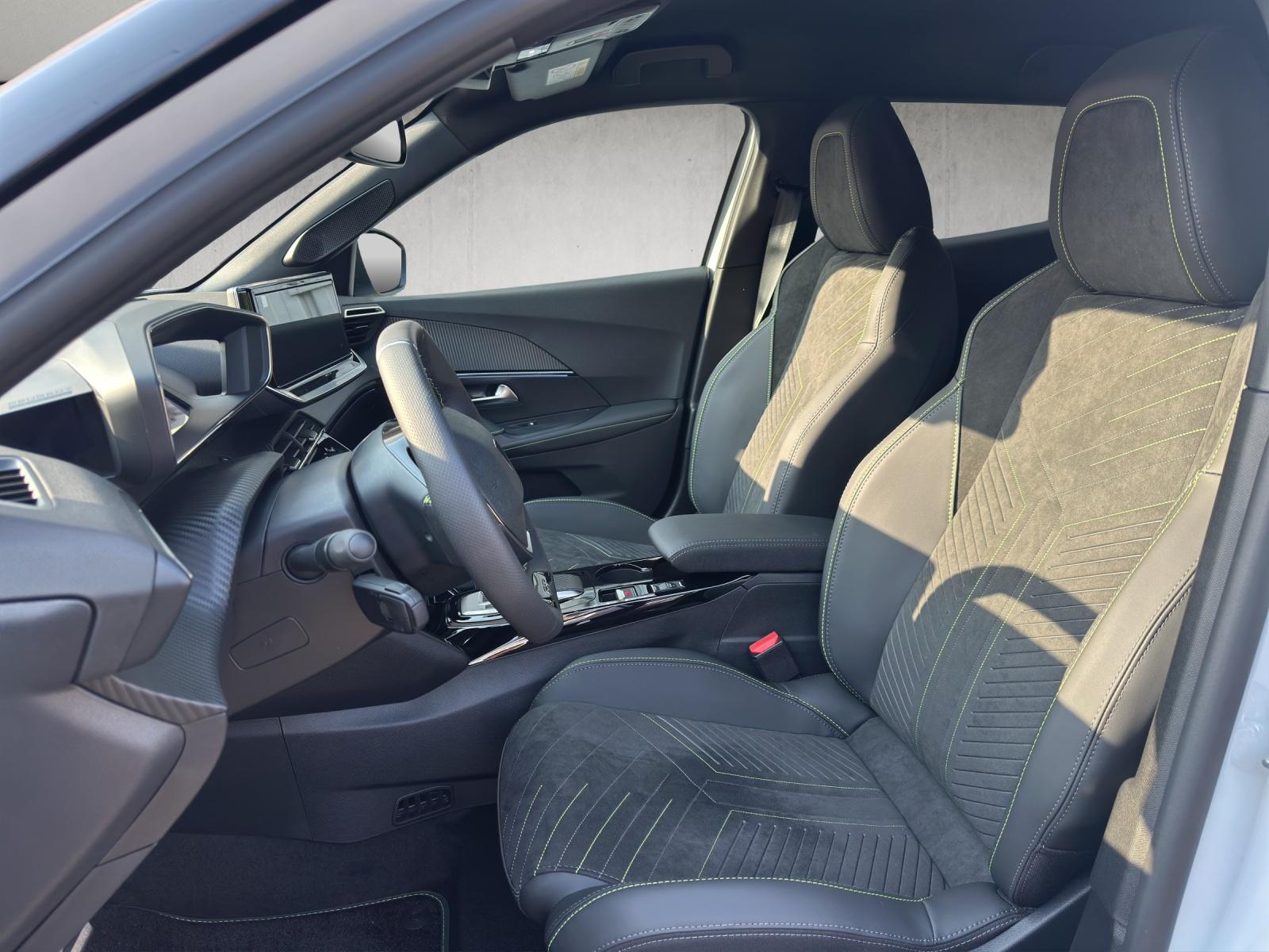 PEUGEOT 2008 1.2 Hybrid 145 GT Exclusive-image-7