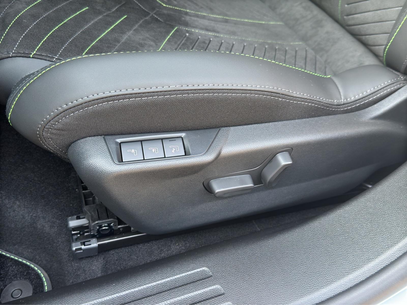 PEUGEOT 2008 1.2 Hybrid 145 GT Exclusive-image-18