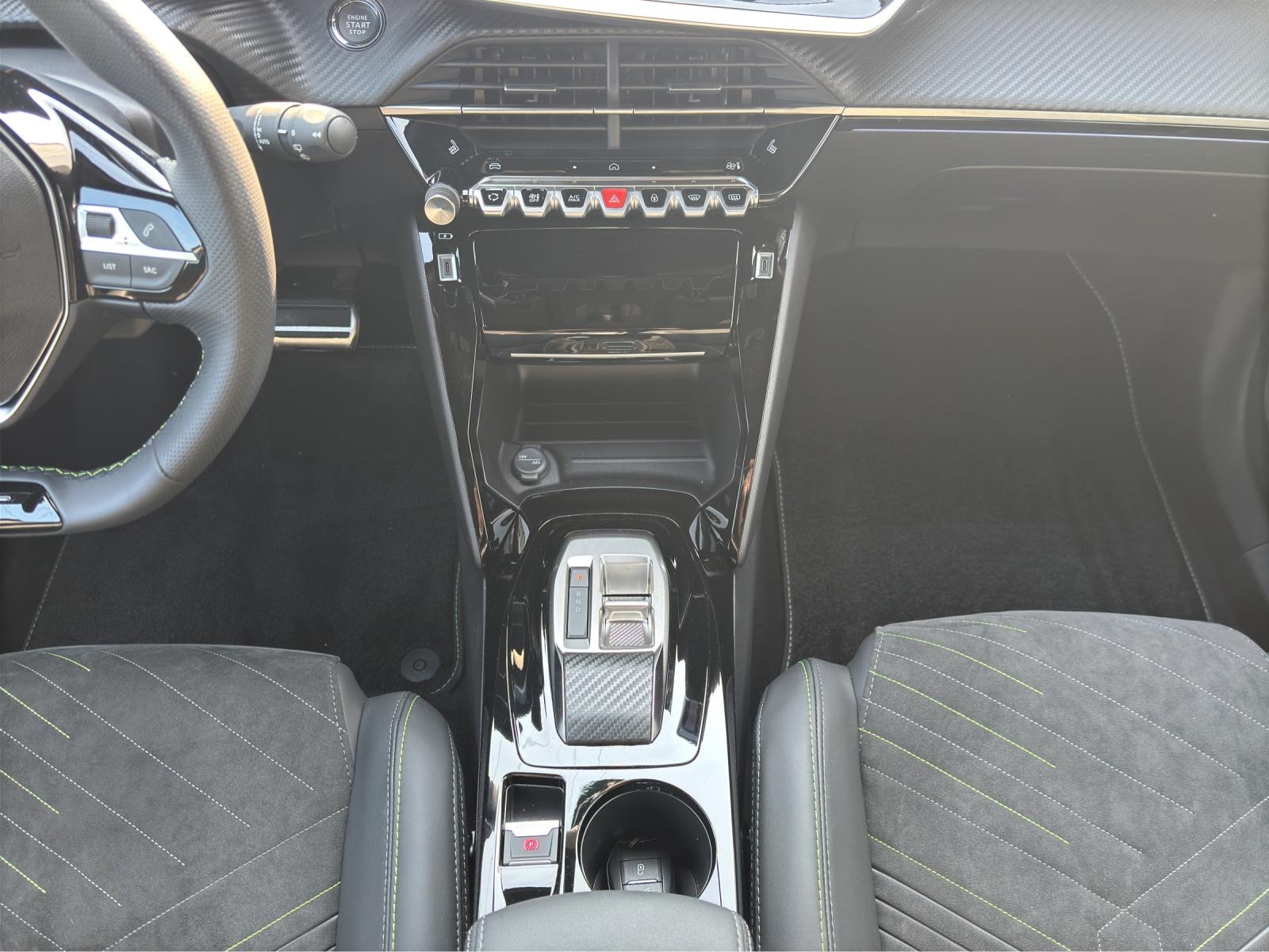 PEUGEOT 2008 1.2 Hybrid 145 GT Exclusive-image-14