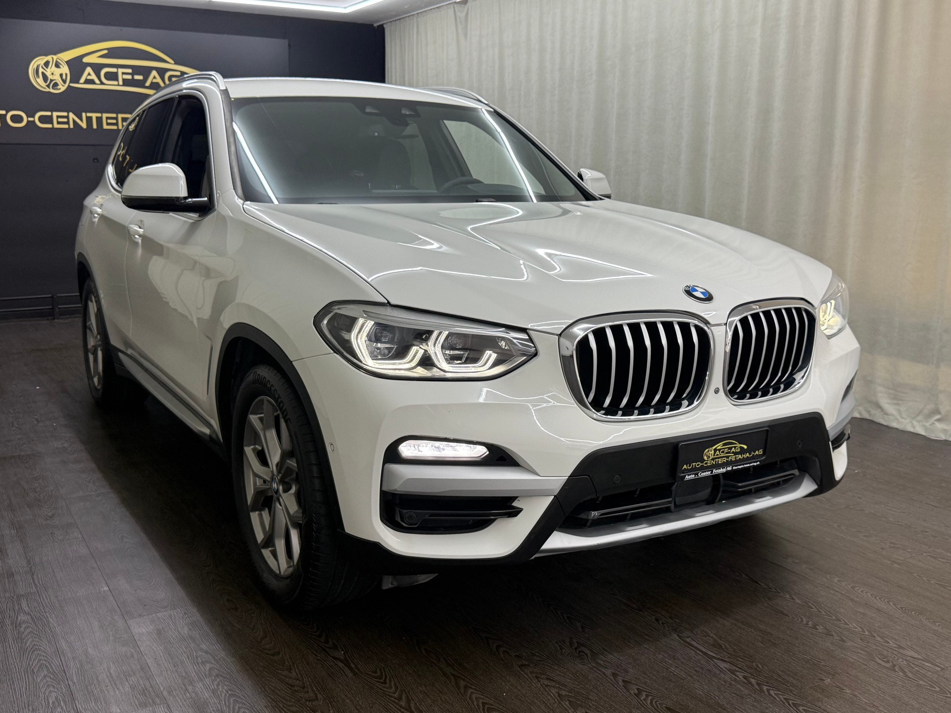 BMW X3 xDrive 20i xLine Steptronic-showroom-element-2