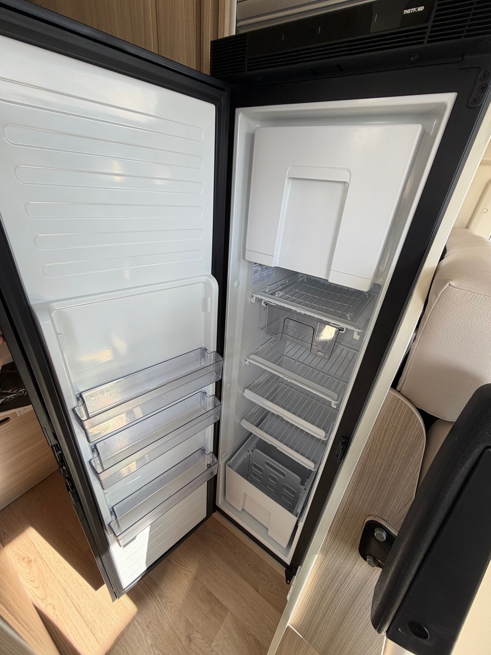DREAMER D55 UP Addict Automatique 4 places (6m Toit relevable)-image-5