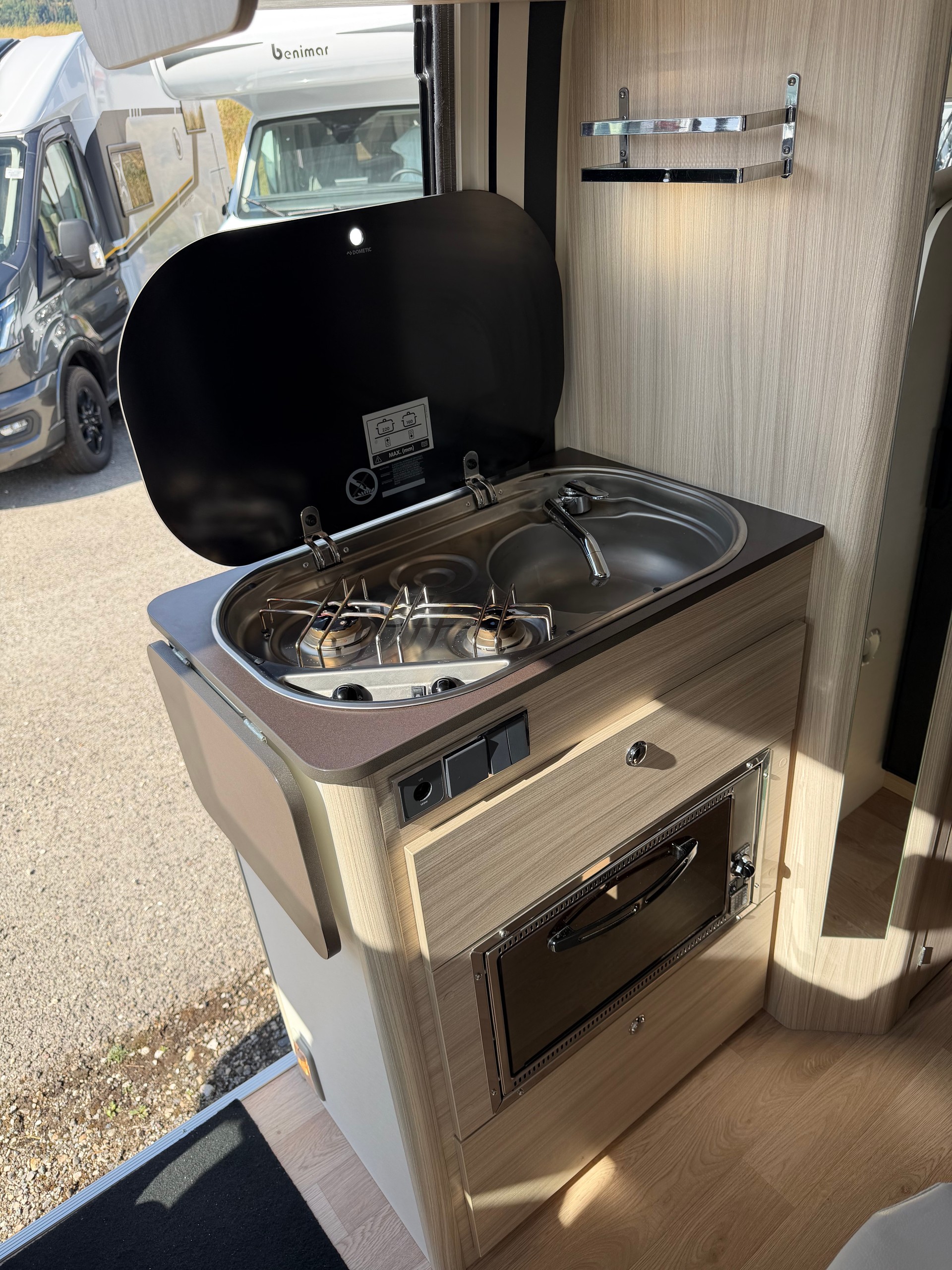 DREAMER D55 UP Addict Automatique 4 places (6m Toit relevable)-image-4