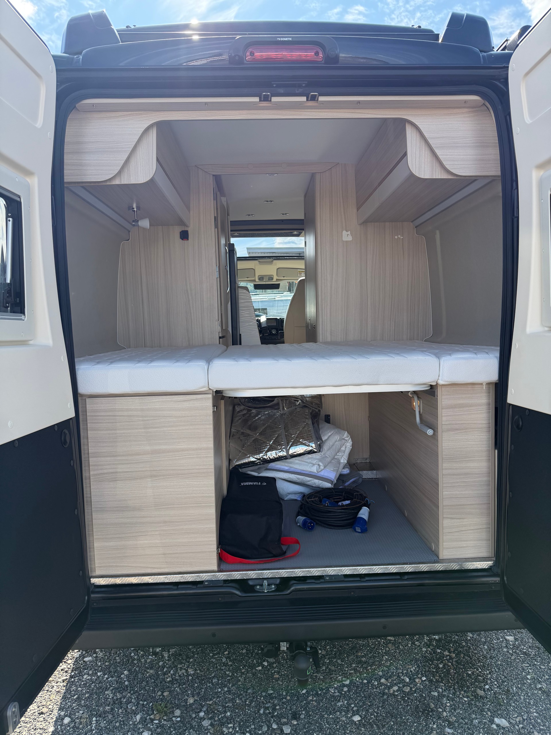 DREAMER D55 UP Addict Automatique 4 places (6m Toit relevable)-image-11