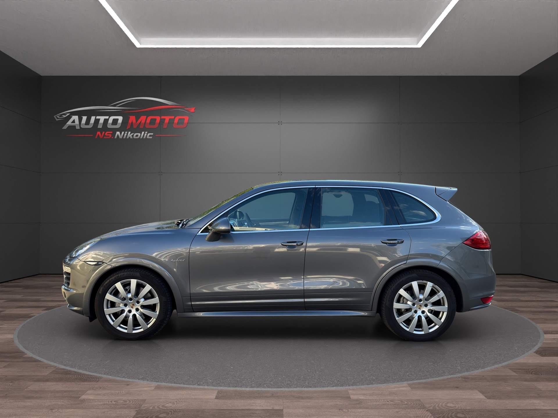 PORSCHE Cayenne S Hybrid-image-5