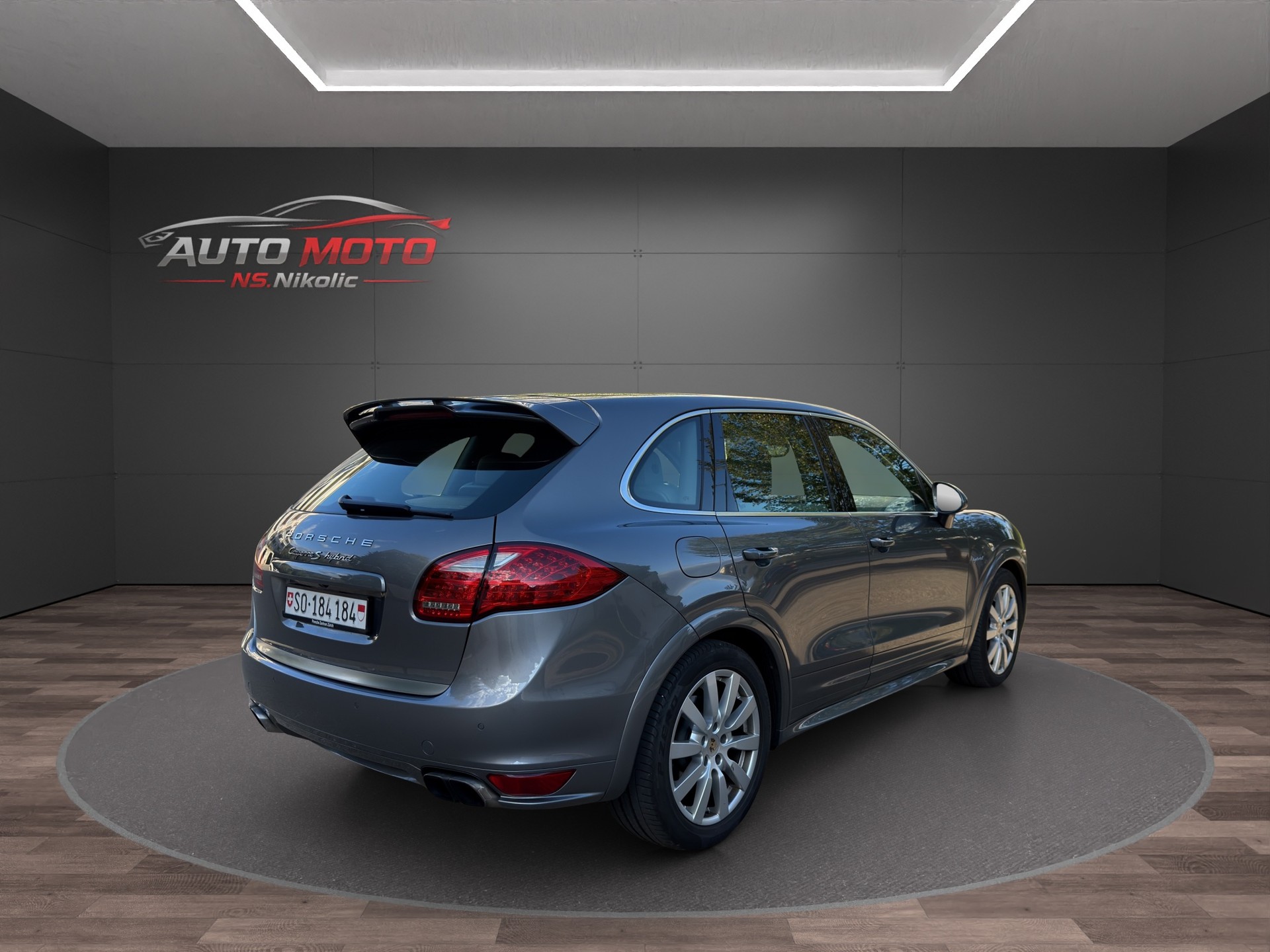 PORSCHE Cayenne S Hybrid-image-2