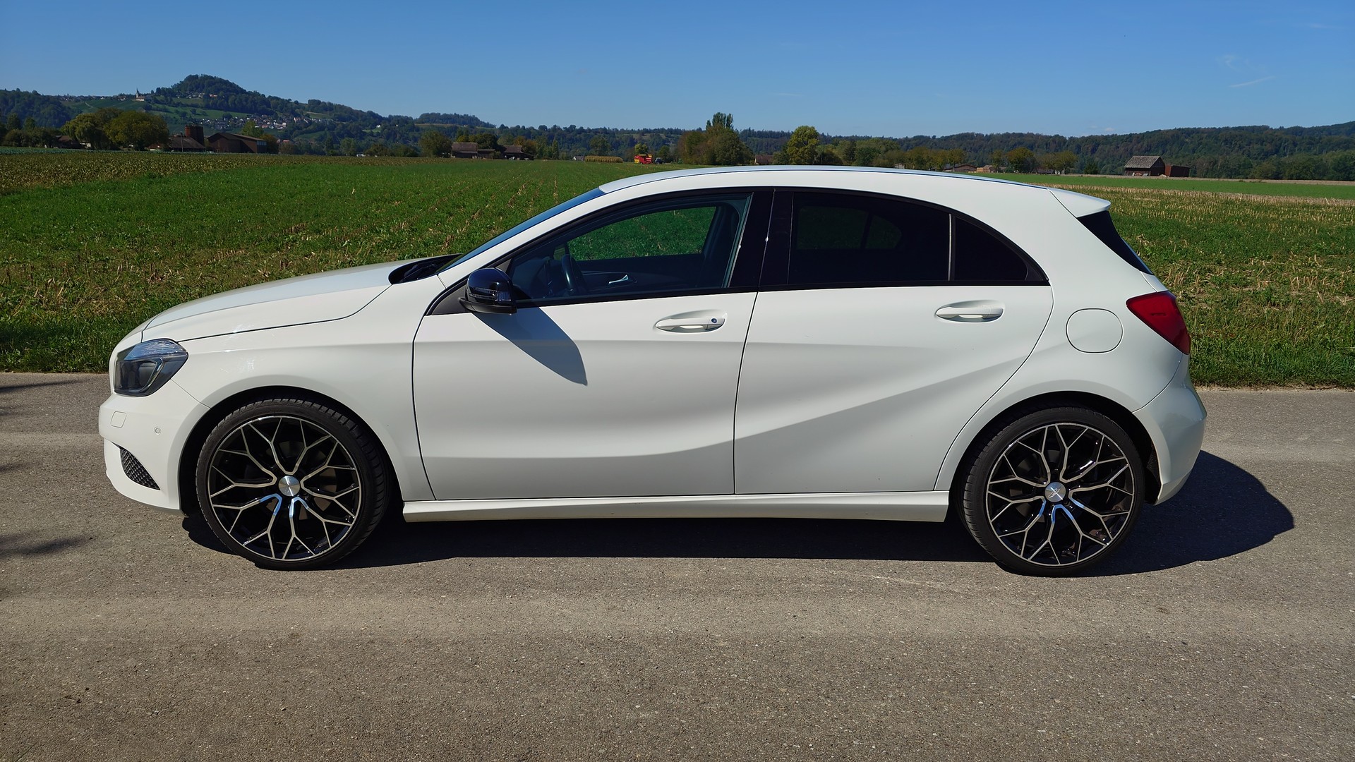 MERCEDES-BENZ A 200 Night Star-showroom-element-1