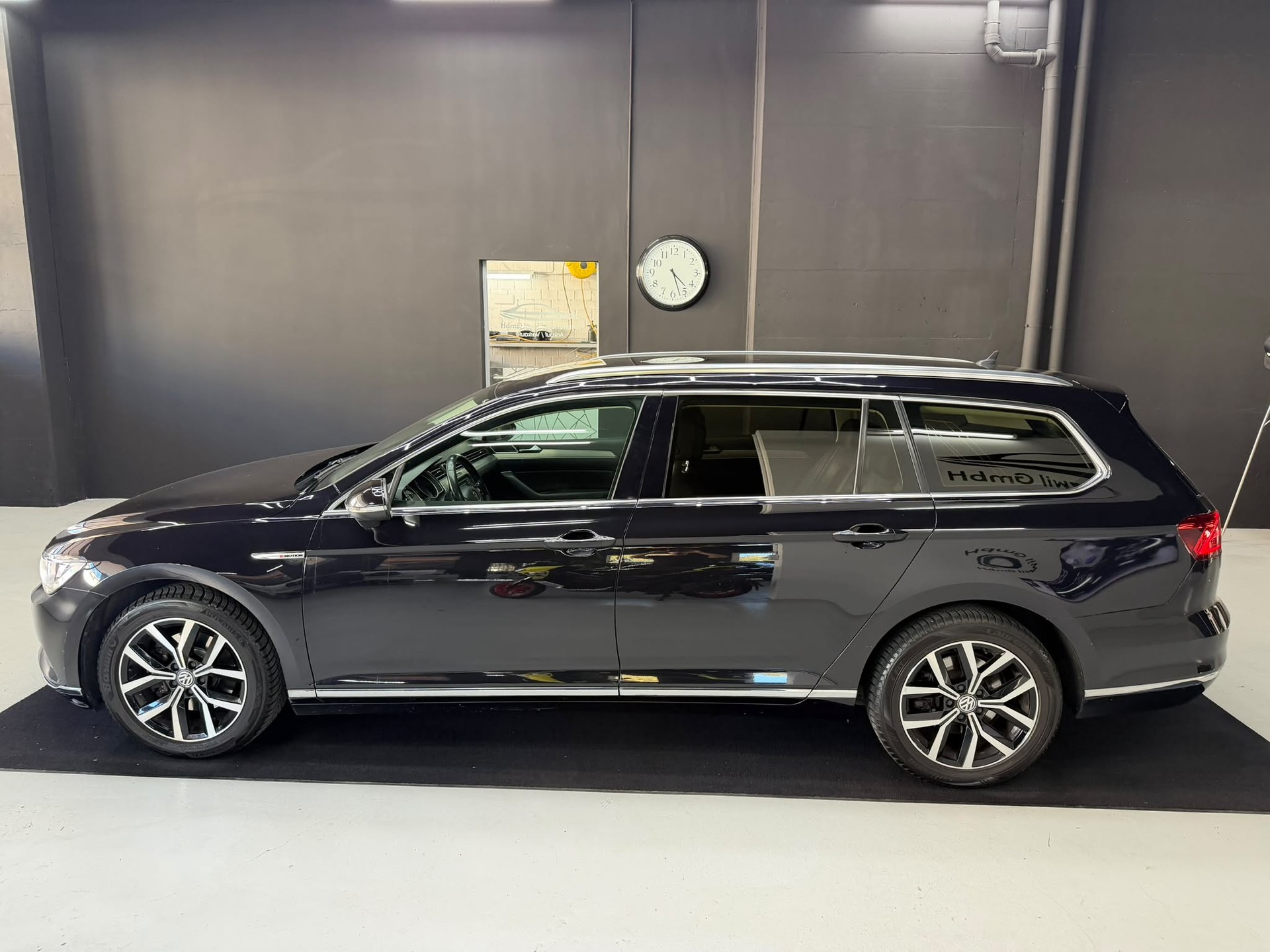 VW Passat Variant 2.0 TDI BMT Highline DSG 4Motion-showroom-element-3