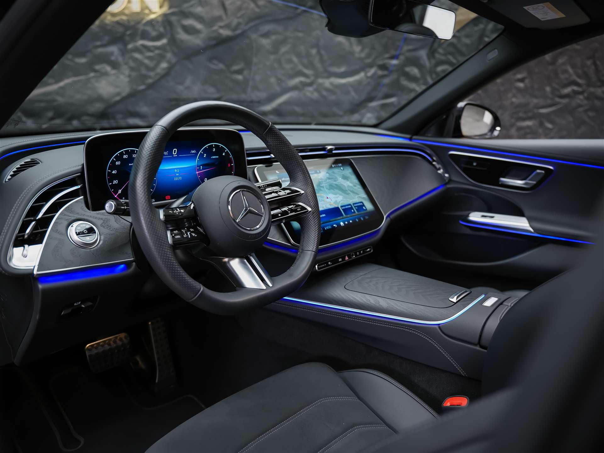 MERCEDES-BENZ E 220 d AMG Line 9G-Tronic *21" Felgen*Werksgarantie*Panorama*Lenkradheizung*-image-8