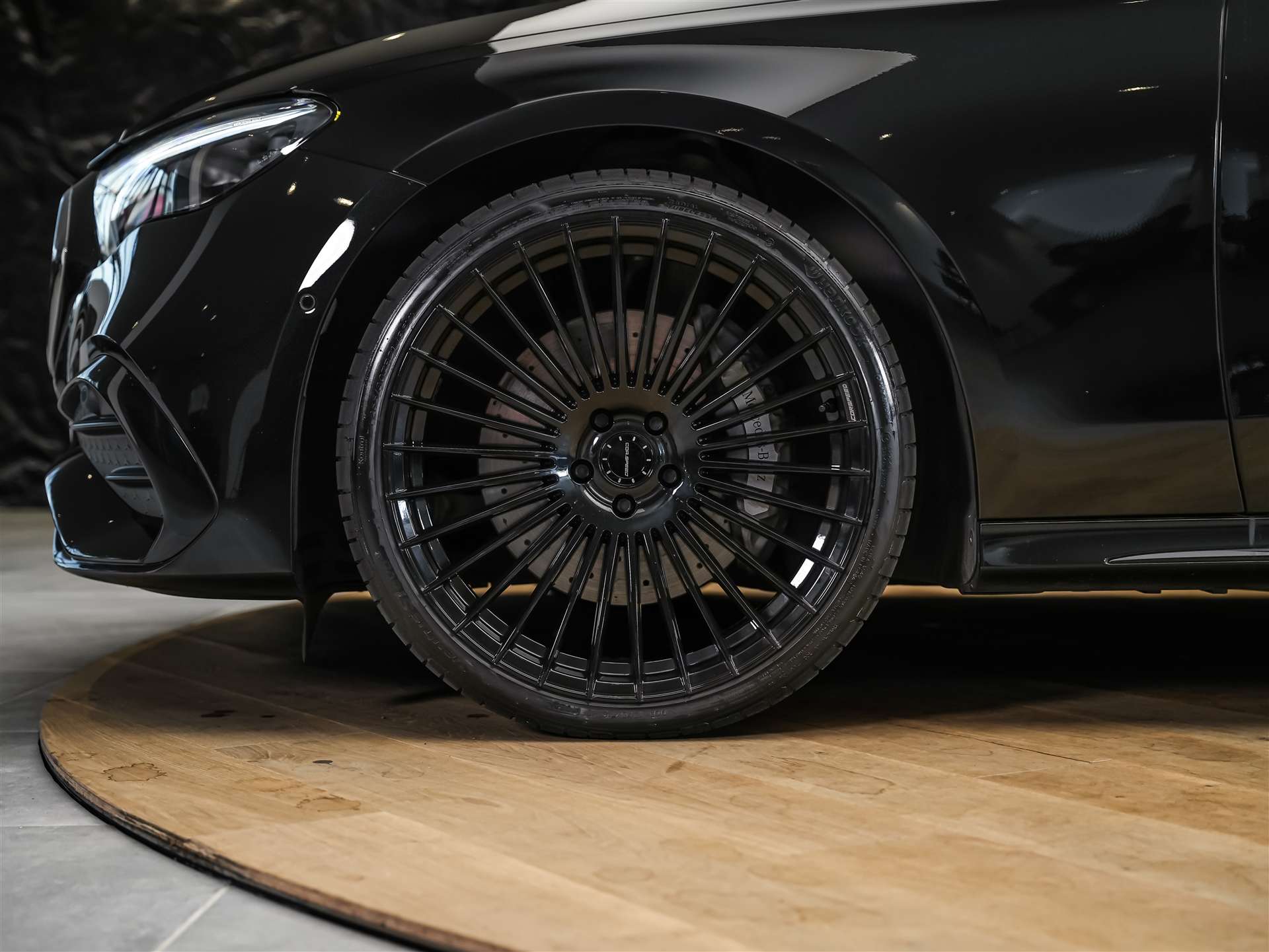 MERCEDES-BENZ E 220 d AMG Line 9G-Tronic *21" Felgen*Werksgarantie*Panorama*Lenkradheizung*-image-18