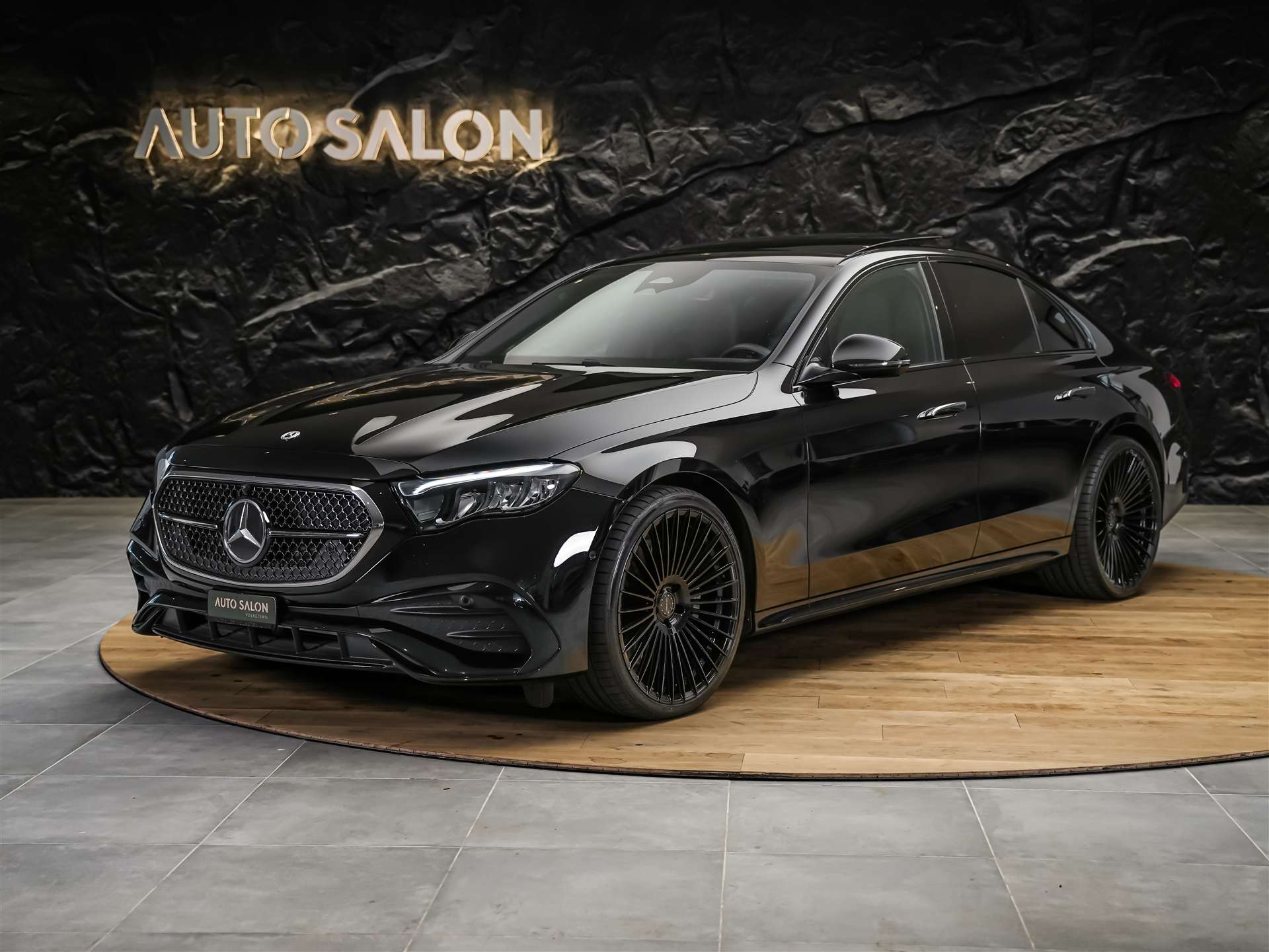 MERCEDES-BENZ E 220 d AMG Line 9G-Tronic *21" Felgen*Werksgarantie*Panorama*Lenkradheizung*-showroom-element-1
