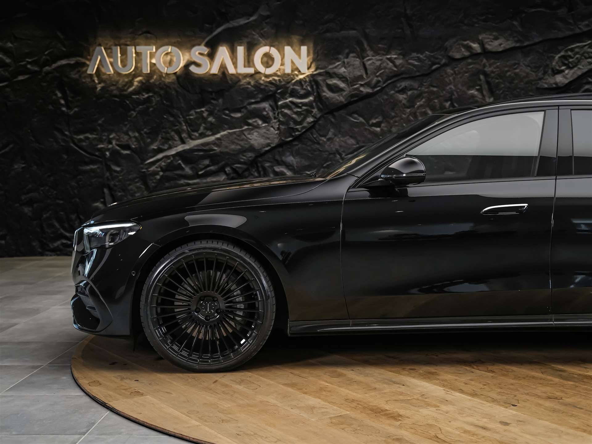 MERCEDES-BENZ E 220 d AMG Line 9G-Tronic *21" Felgen*Werksgarantie*Panorama*Lenkradheizung*-image-17