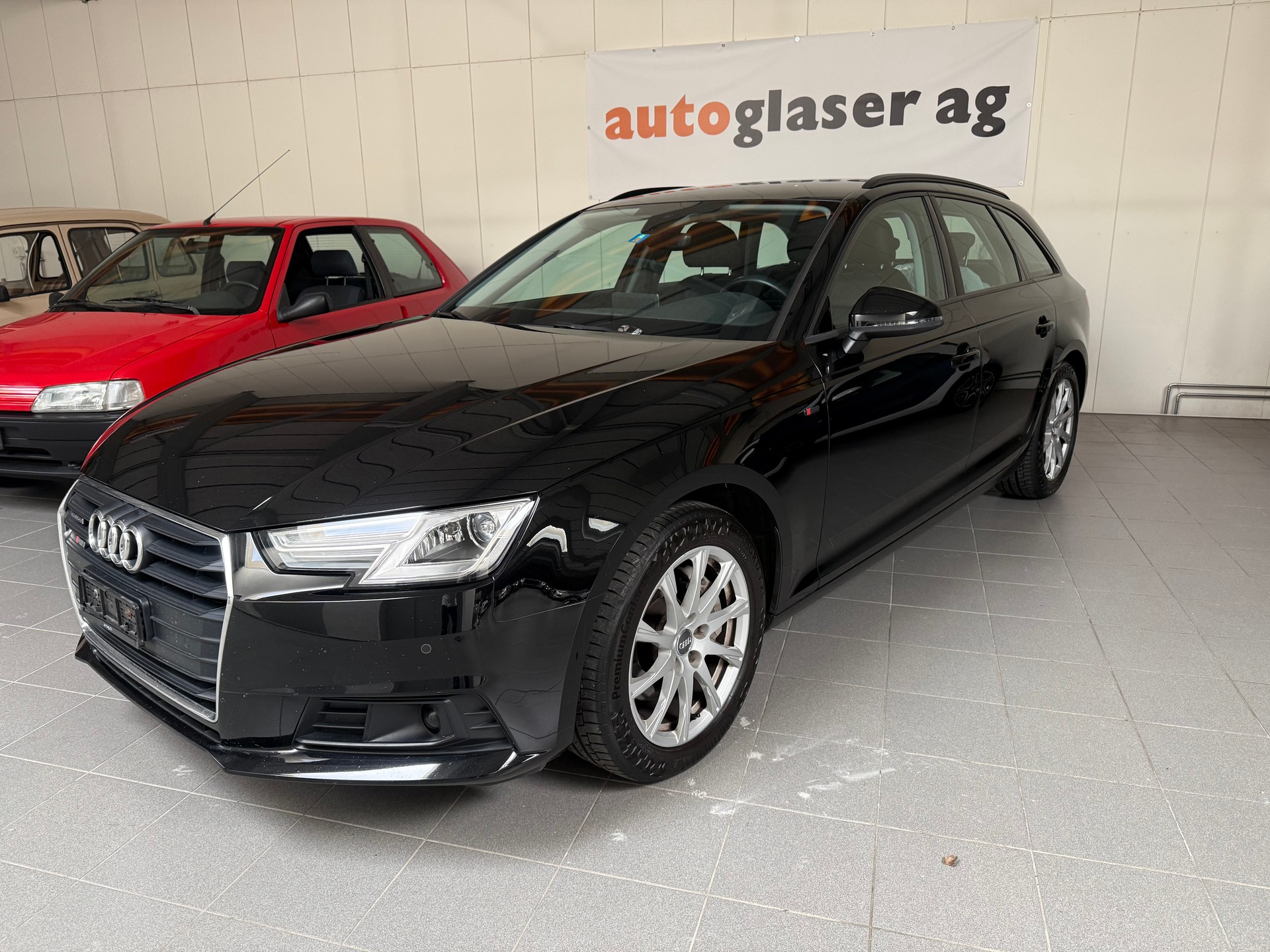 AUDI A4 Avant 2.0 TDI quattro S-tronic-showroom-element-2