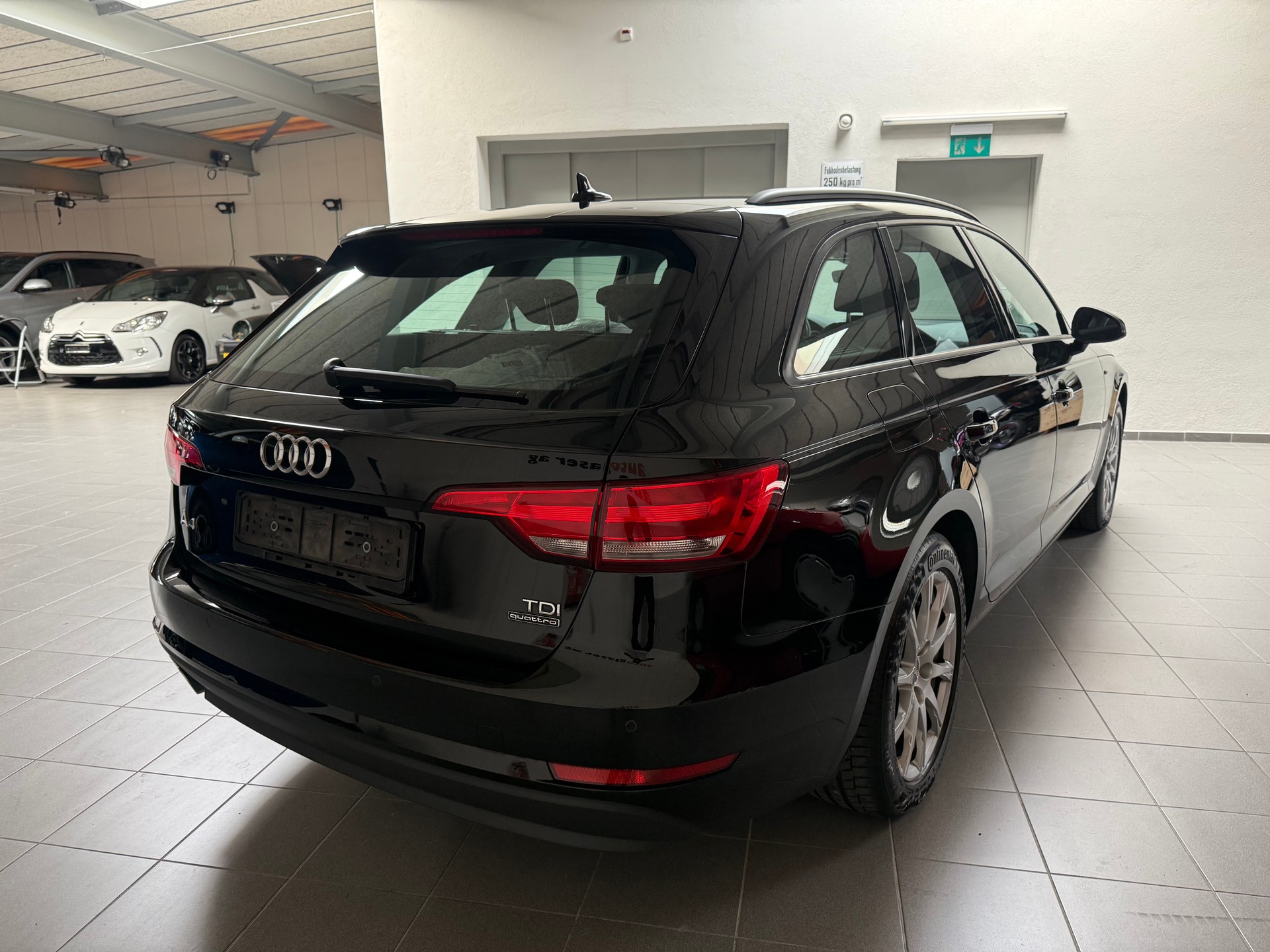 AUDI A4 Avant 2.0 TDI quattro S-tronic-image-8