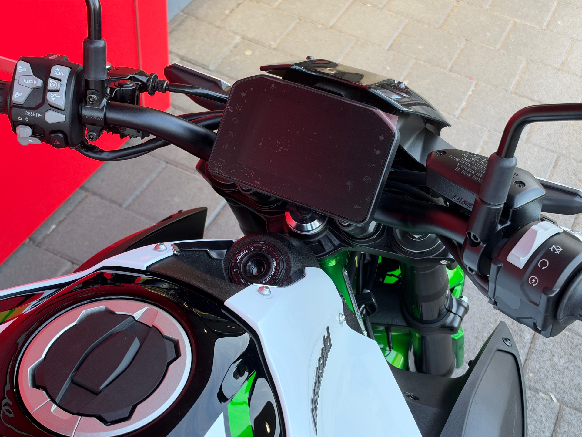 KAWASAKI Z 900-image-11