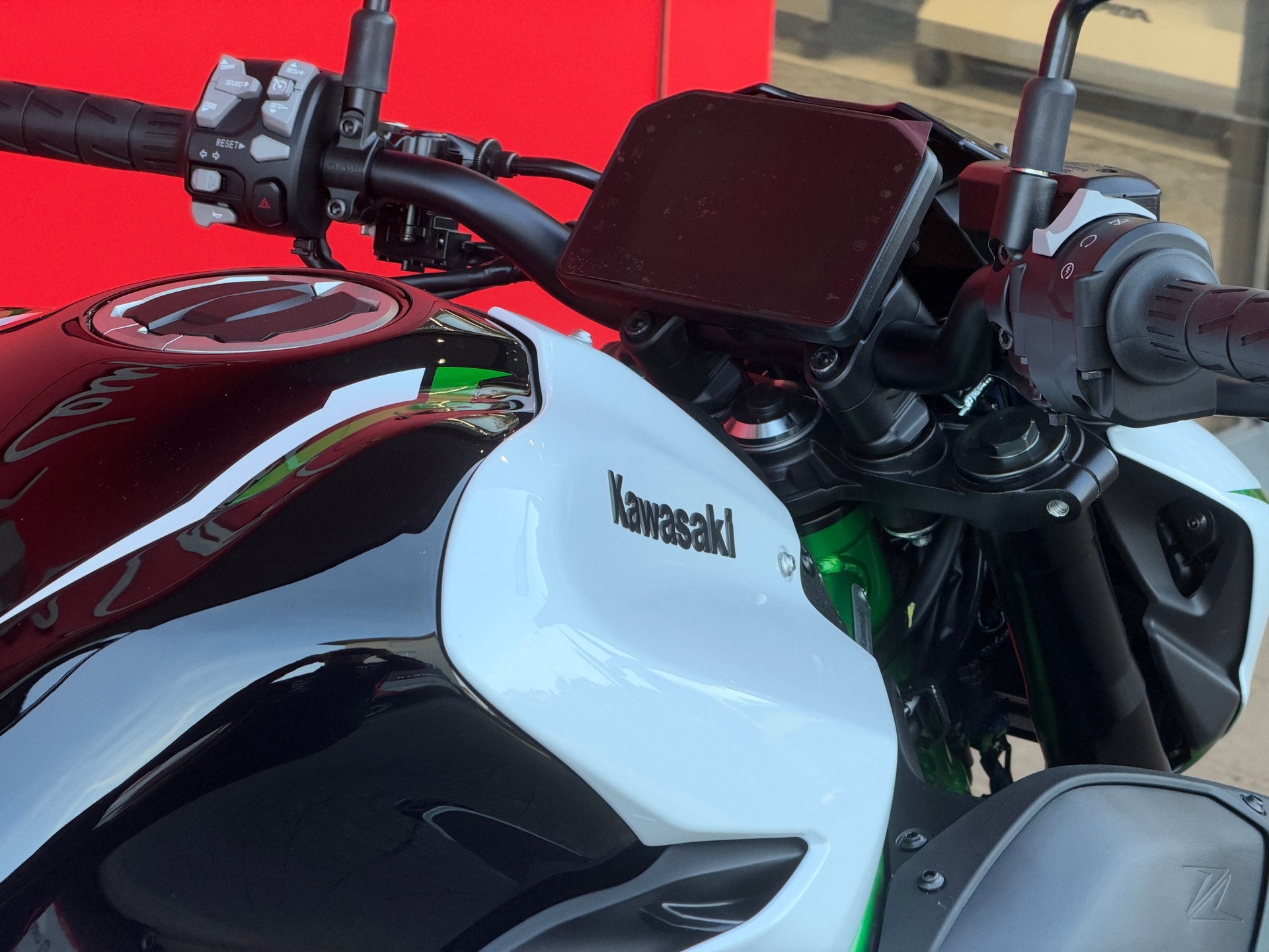 KAWASAKI Z 900-image-14