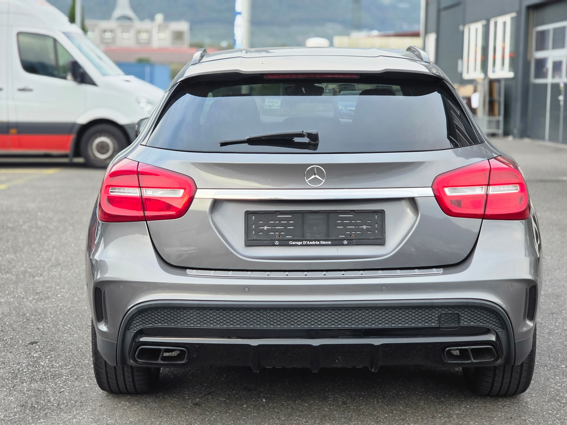 MERCEDES-BENZ GLA 45 AMG 4Matic 7G-DCT-showroom-element-3