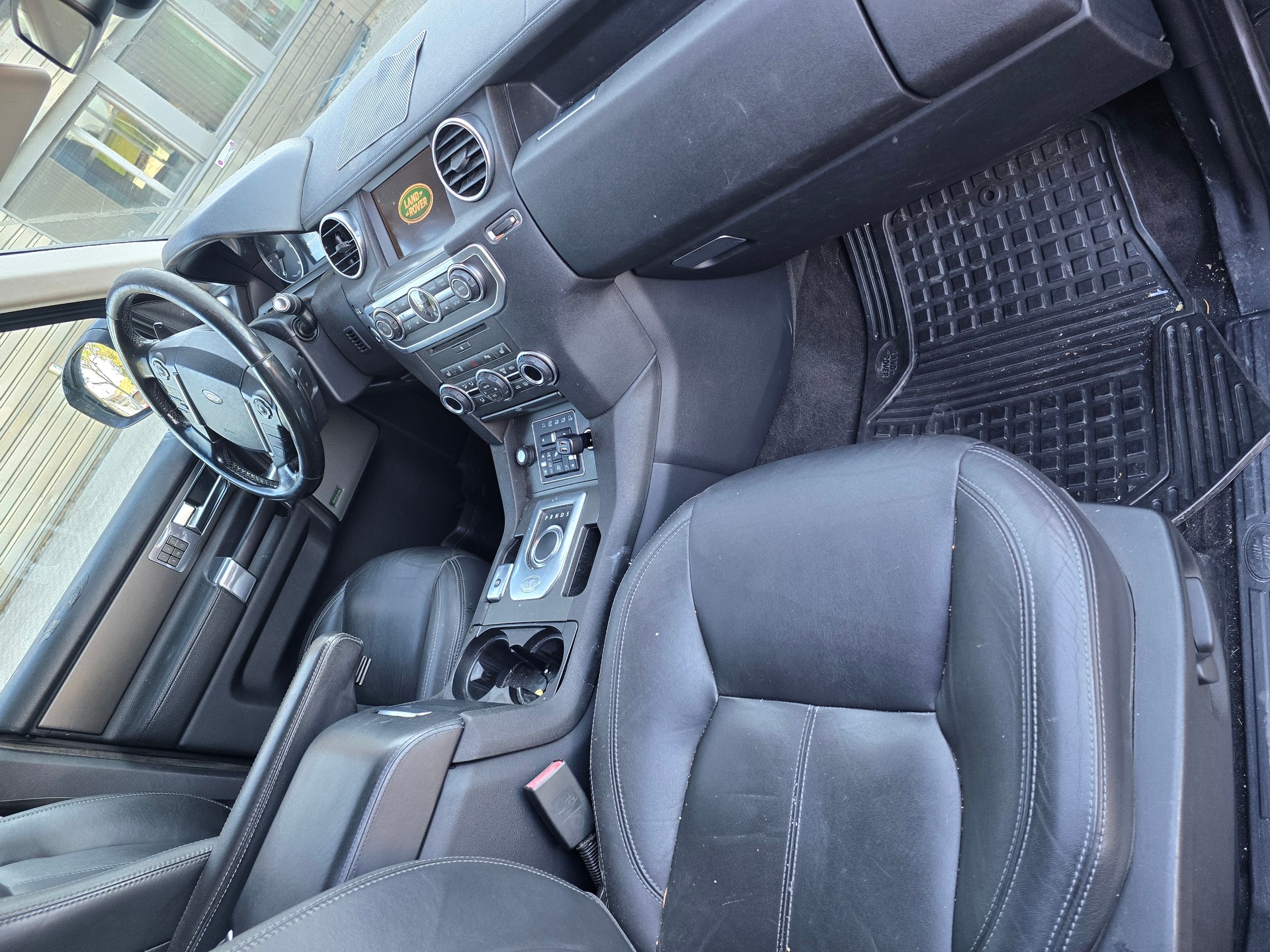 LAND ROVER Discovery 3.0 SDV6 HSE Luxury Automatic-image-10