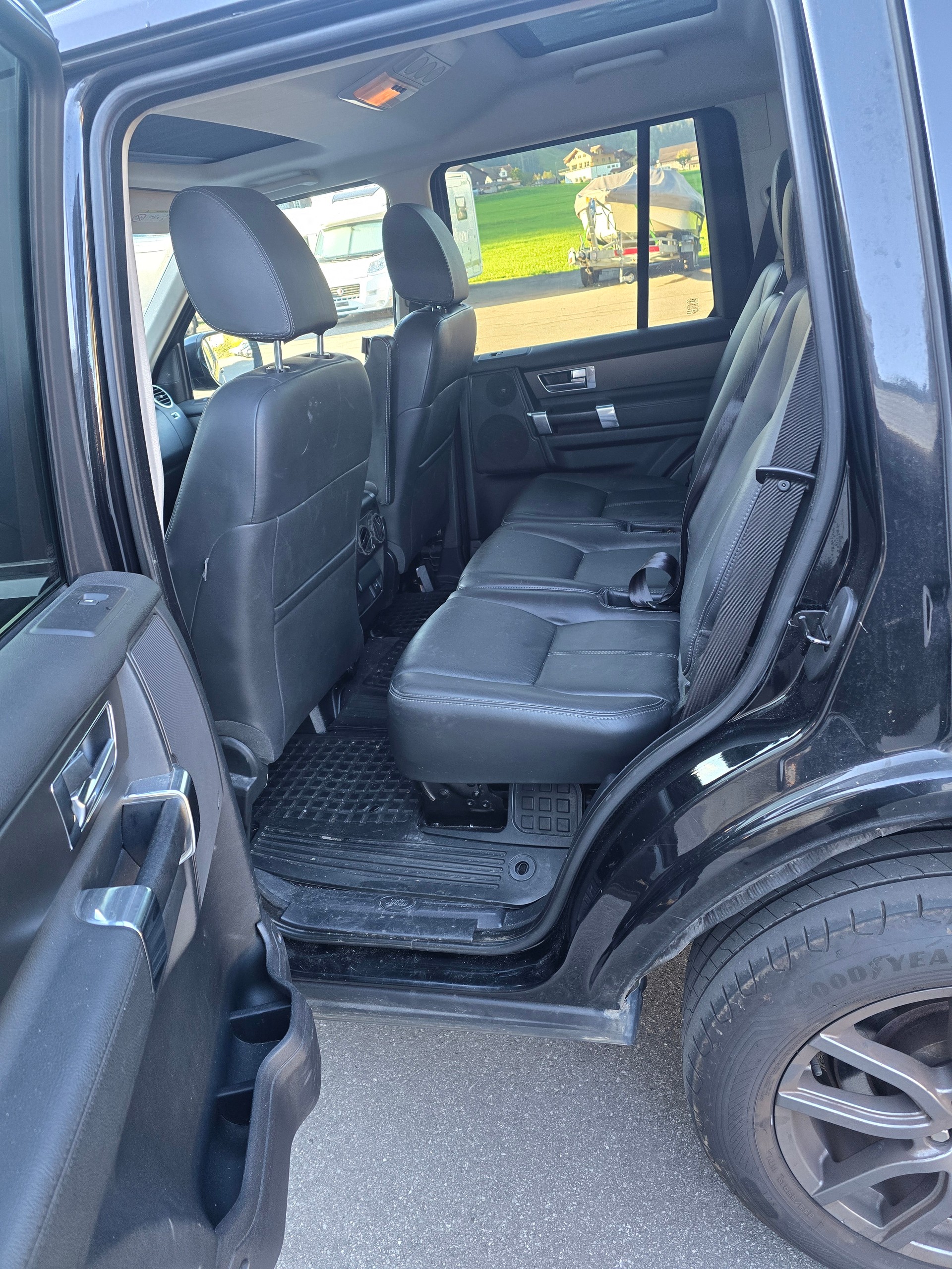 LAND ROVER Discovery 3.0 SDV6 HSE Luxury Automatic-image-13