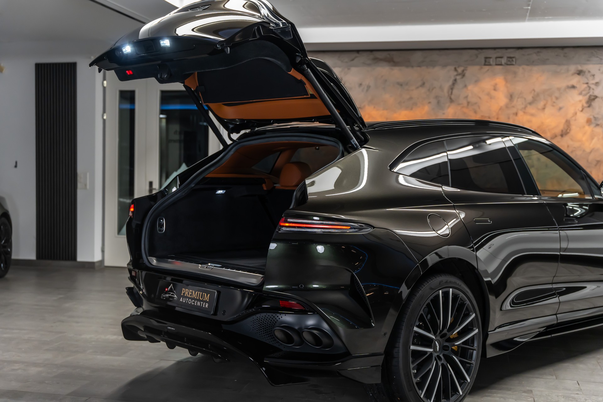 ASTON MARTIN DBX 707 4.0 V8 Bi-Turbo *Sonderlackierung*Garantie*23"*-image-11