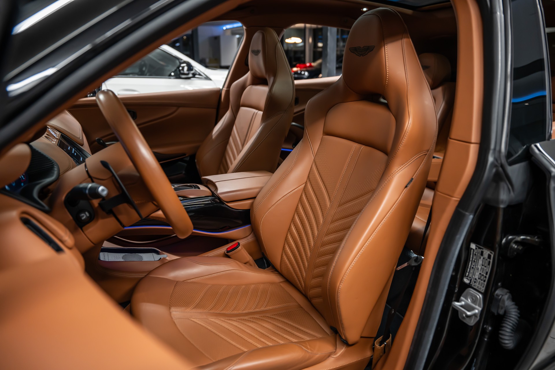 ASTON MARTIN DBX 707 4.0 V8 Bi-Turbo *Sonderlackierung*Garantie*23"*-image-16