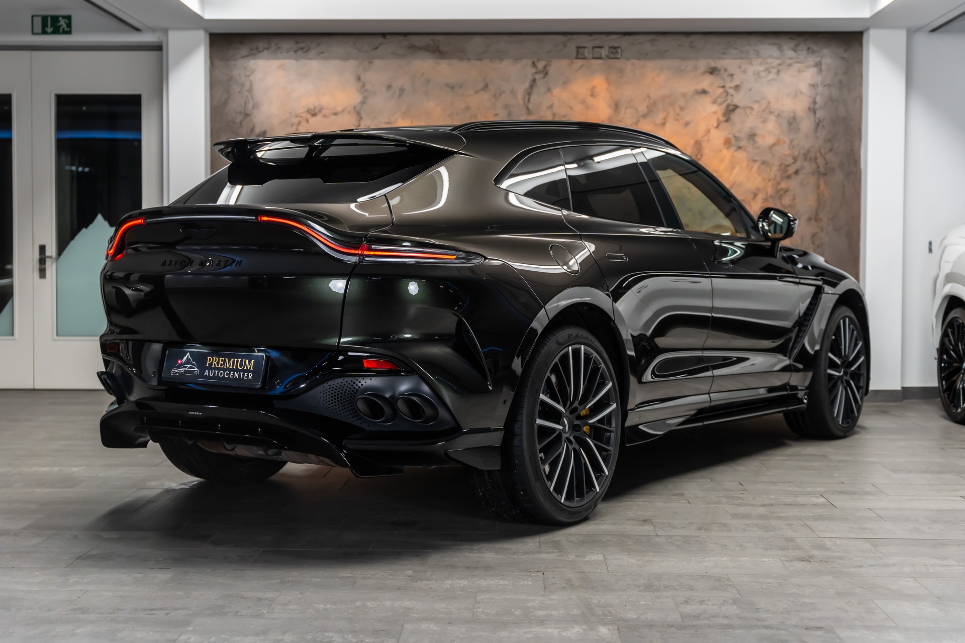 ASTON MARTIN DBX 707 4.0 V8 Bi-Turbo *Sonderlackierung*Garantie*23"*-image-7