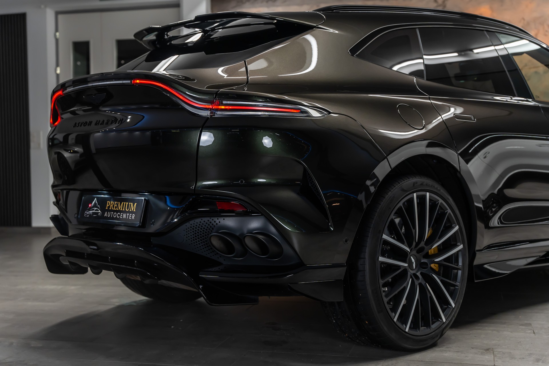ASTON MARTIN DBX 707 4.0 V8 Bi-Turbo *Sonderlackierung*Garantie*23"*-image-8