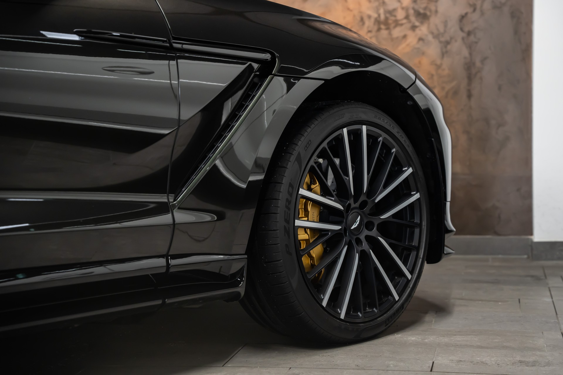 ASTON MARTIN DBX 707 4.0 V8 Bi-Turbo *Sonderlackierung*Garantie*23"*-image-12
