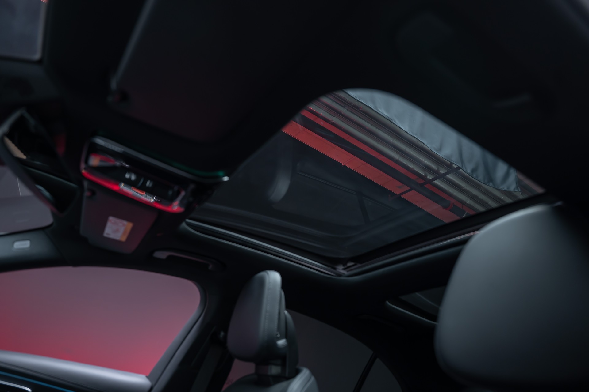 MERCEDES-BENZ E 220 d AMG Line Limousine / Hyperscreen / Panorama-Schiebedach / Burmester-image-11