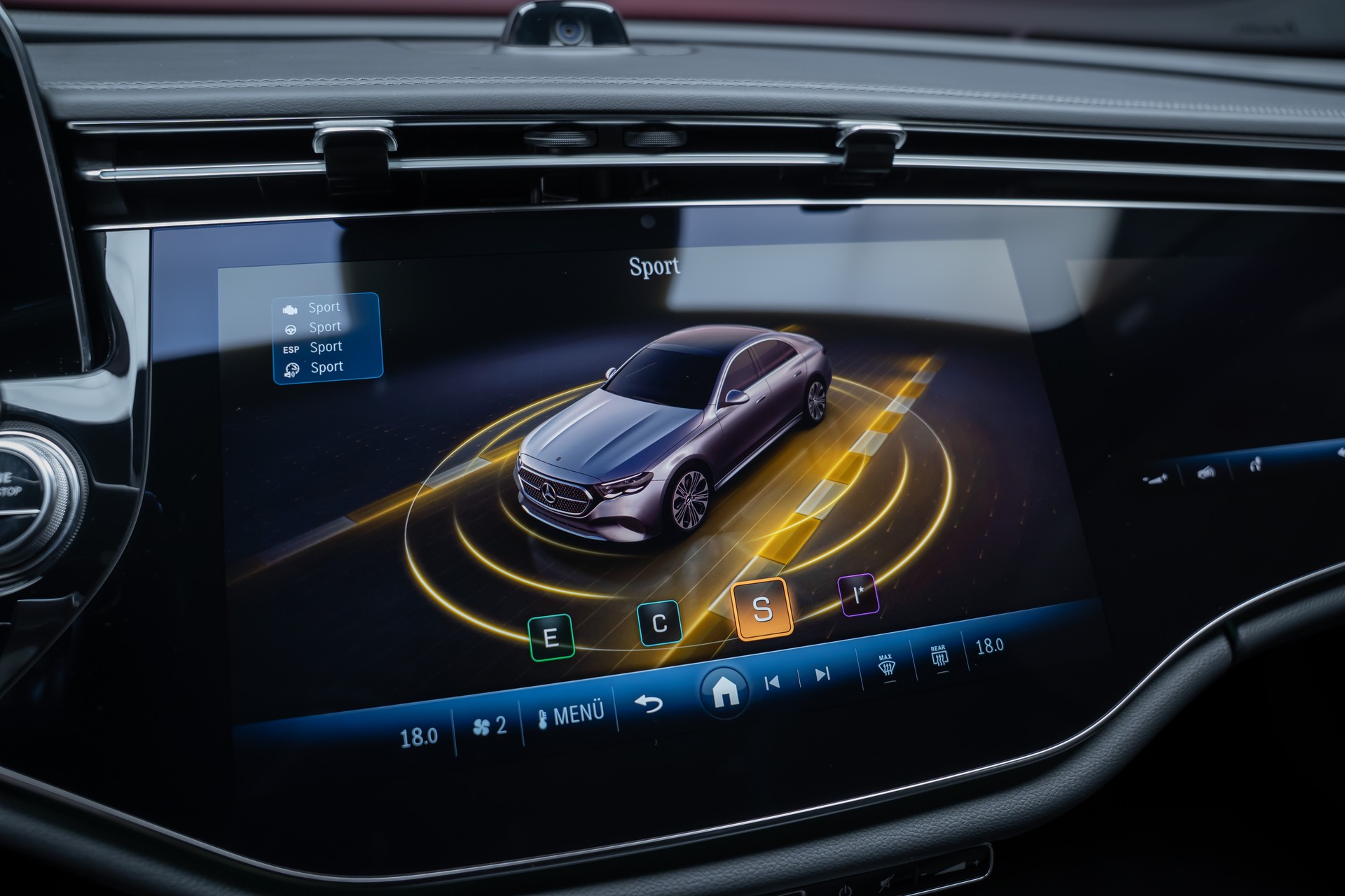 MERCEDES-BENZ E 220 d AMG Line Limousine / Hyperscreen / Panorama-Schiebedach / Burmester-image-35