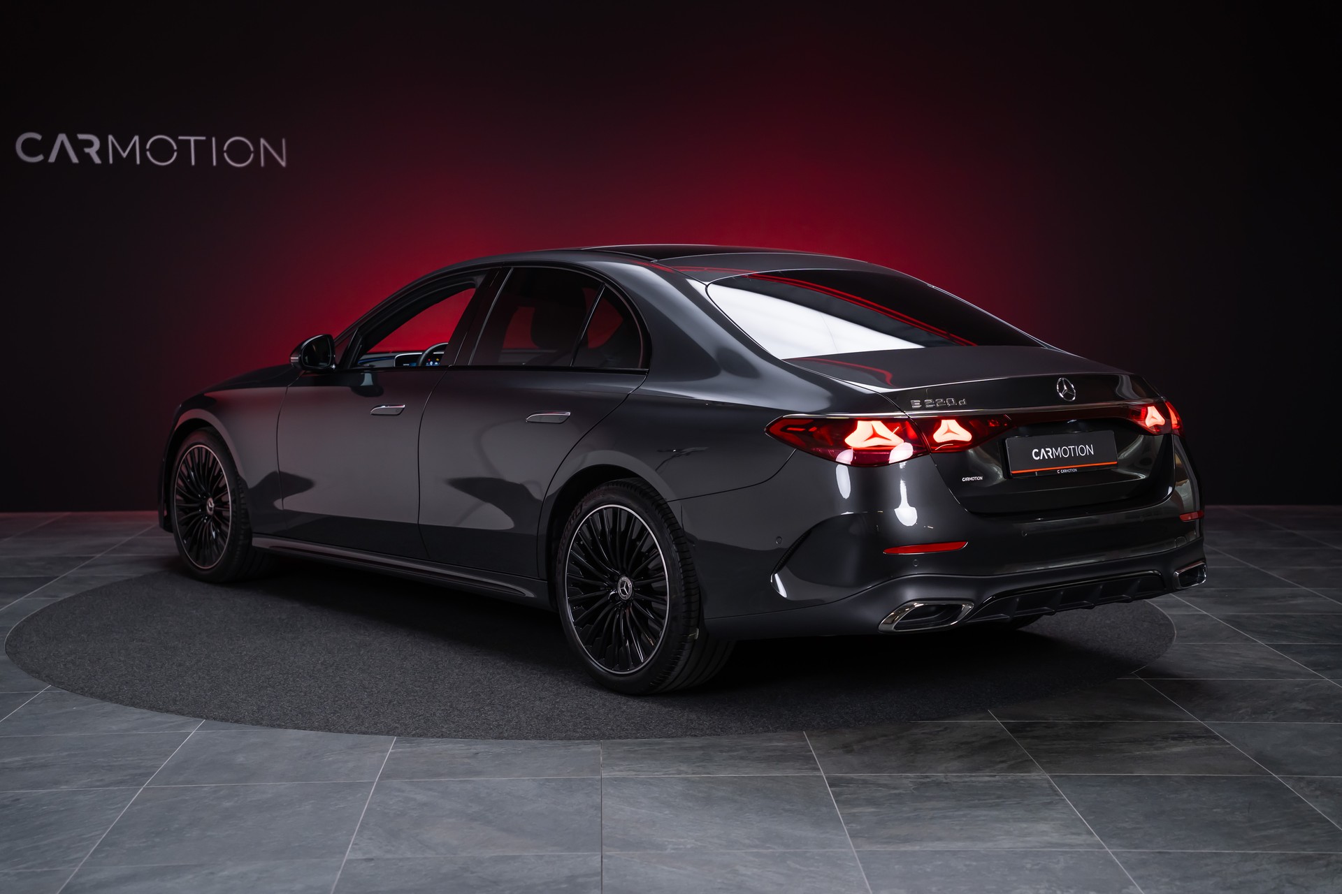 MERCEDES-BENZ E 220 d AMG Line Limousine / Hyperscreen / Panorama-Schiebedach / Burmester-image-8