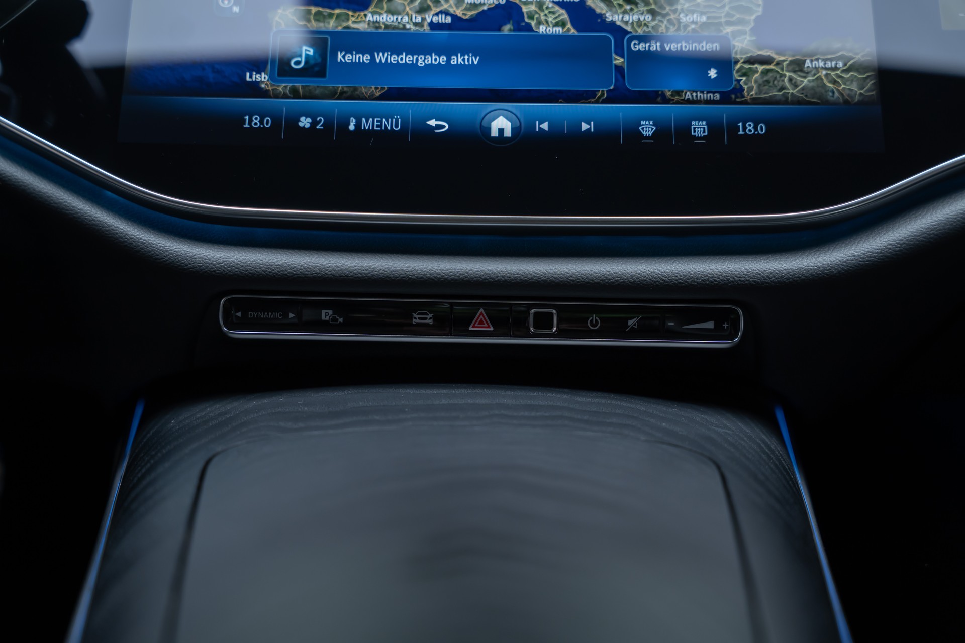 MERCEDES-BENZ E 220 d AMG Line Limousine / Hyperscreen / Panorama-Schiebedach / Burmester-image-36