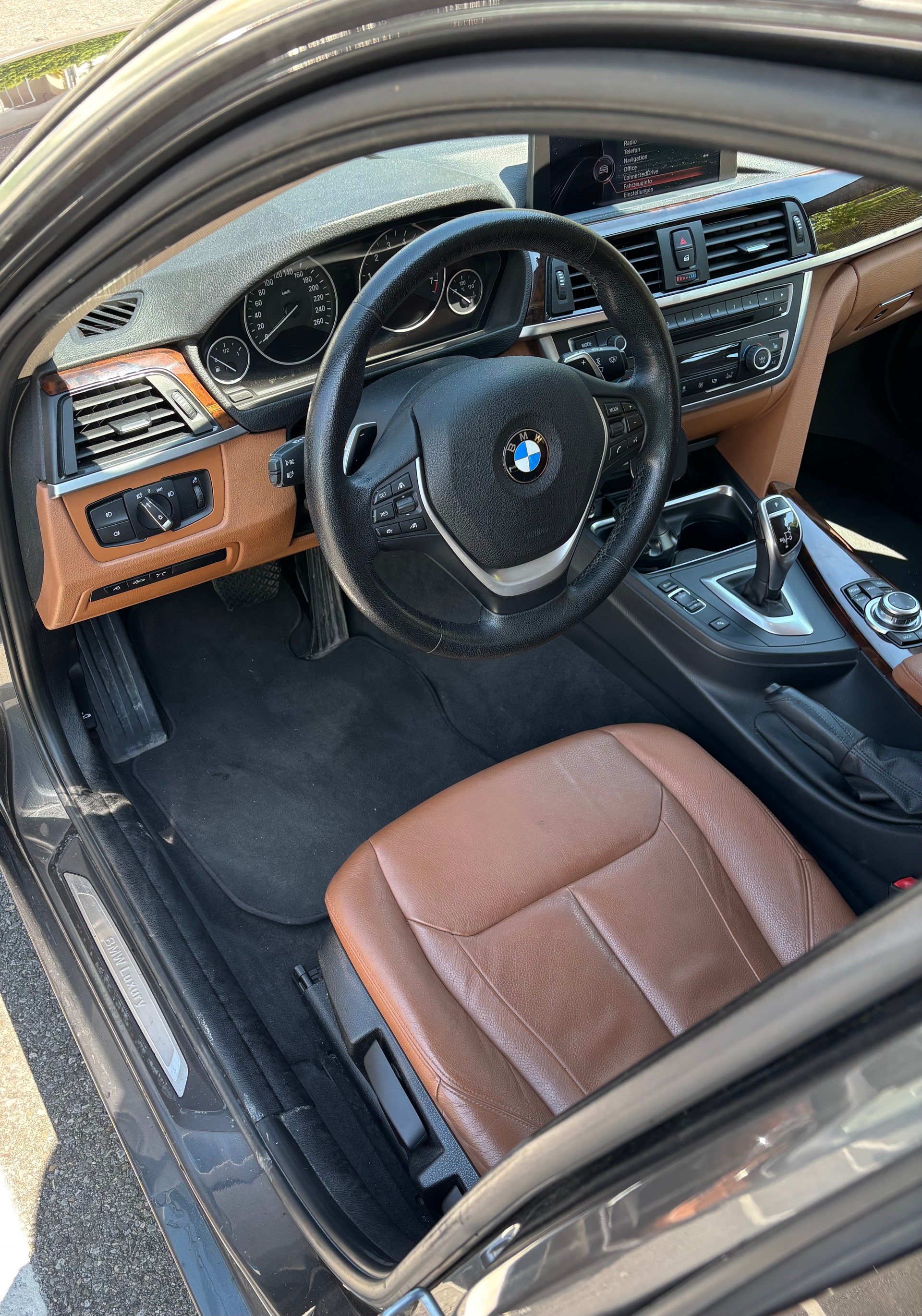 BMW 328i xDrive Touring Luxury Line Steptronic-image-9