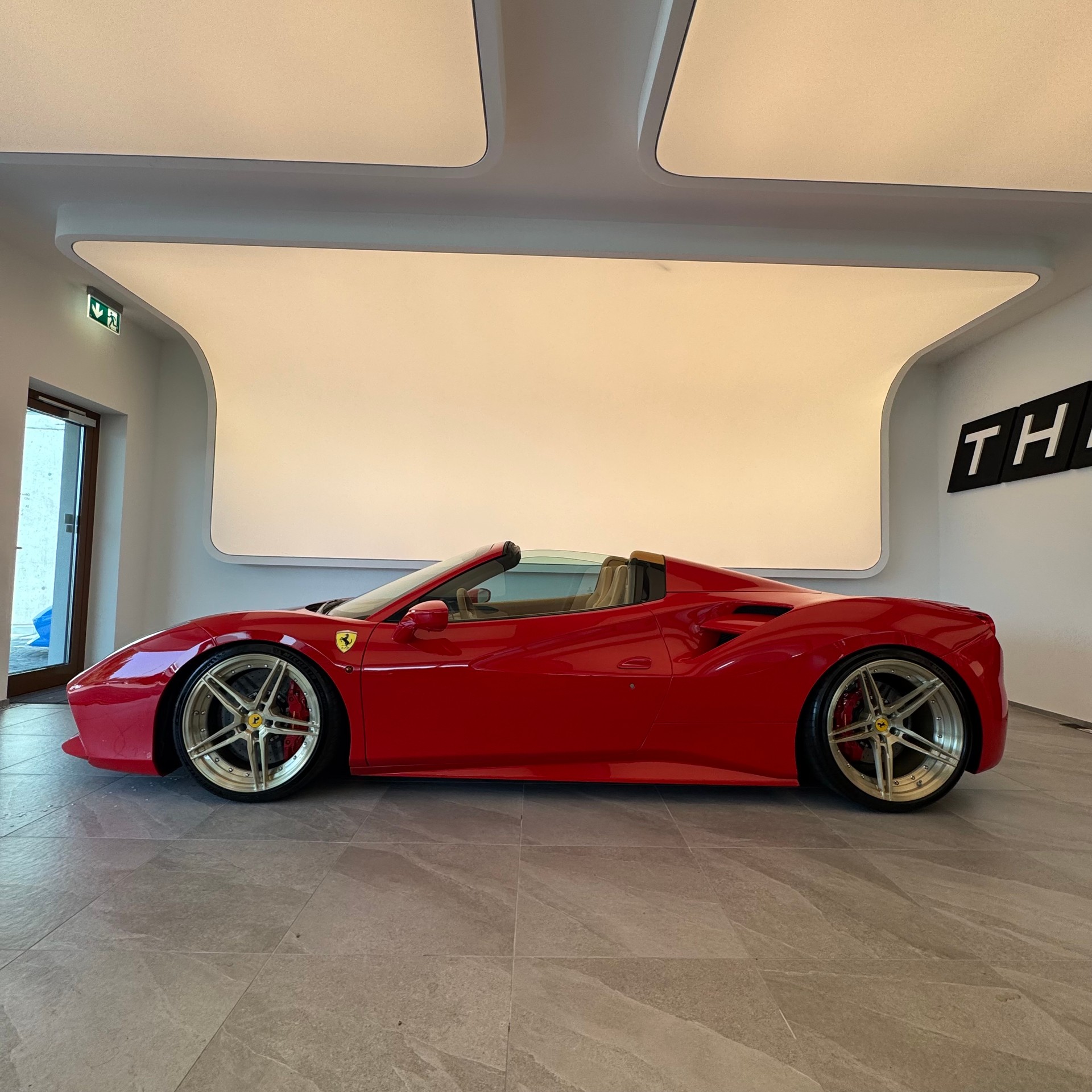 FERRARI 488 Spider 3.9 V8-showroom-element-3