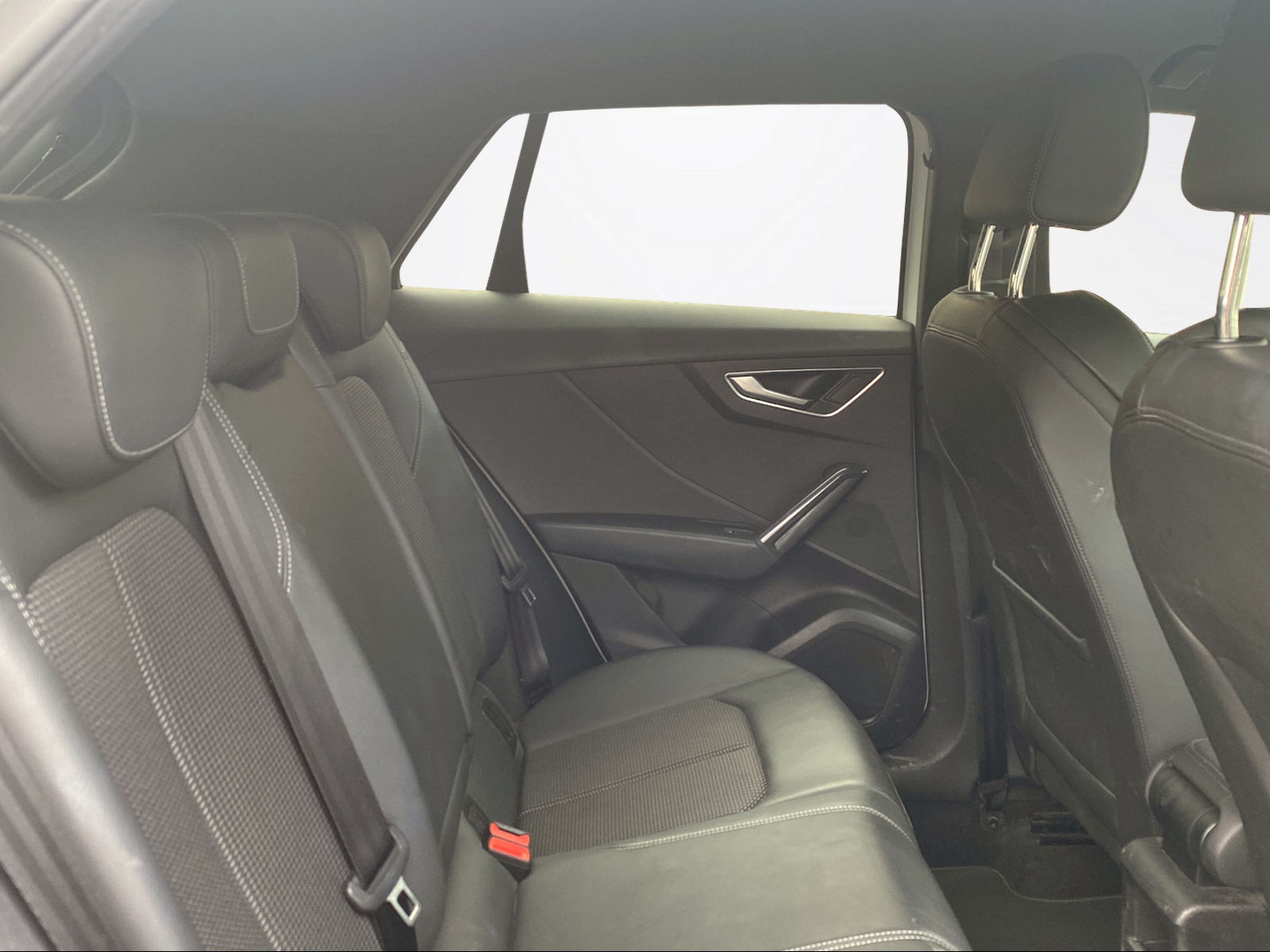 AUDI Q2 40 TFSI Attraction quattro S-tronic-image-9