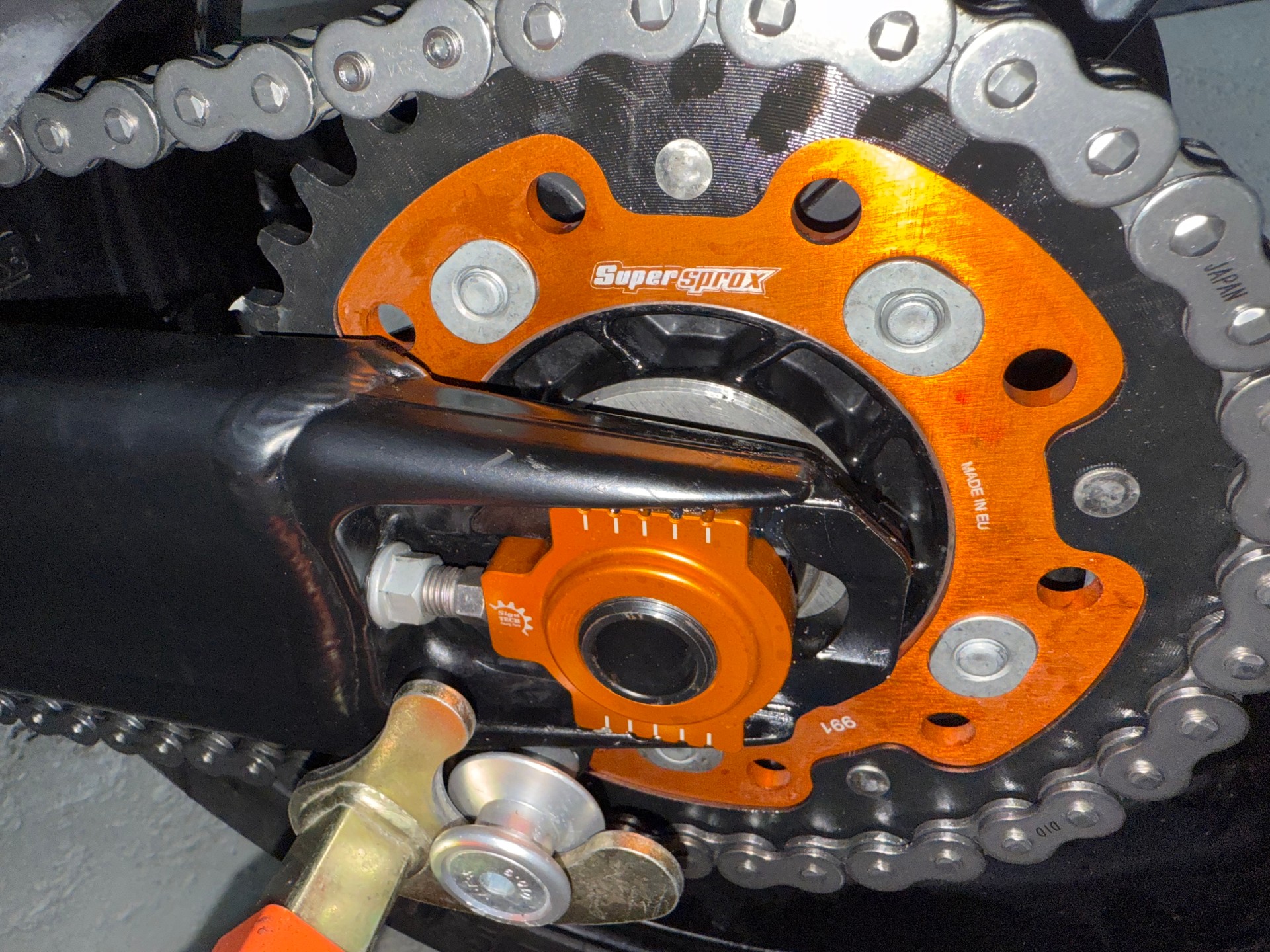 KTM 990 Super Duke-image-14