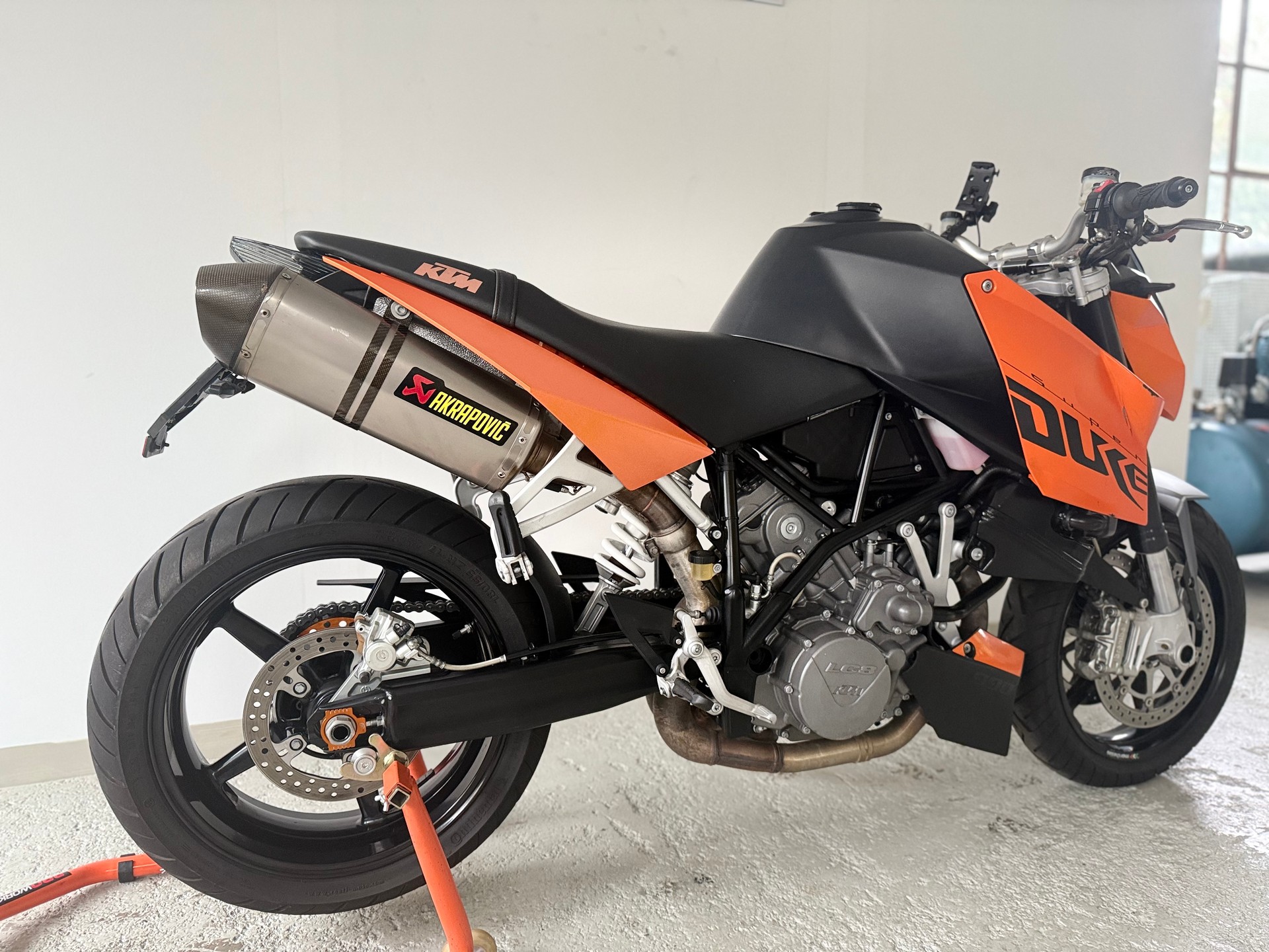 KTM 990 Super Duke-image-3