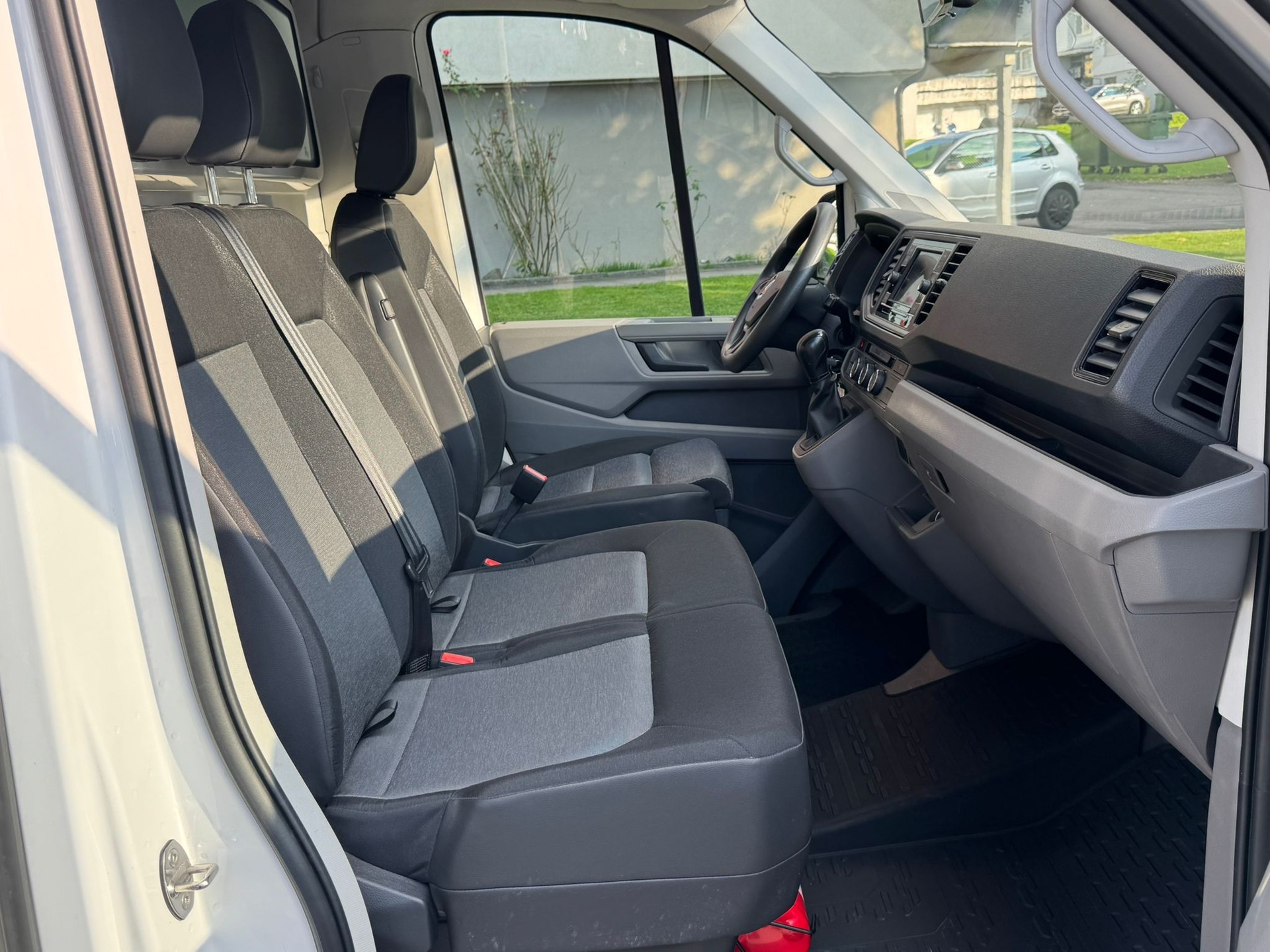 VW Crafter 35 2.0 TDI Koffer/Hebebuhne Champion L4 A-image-7