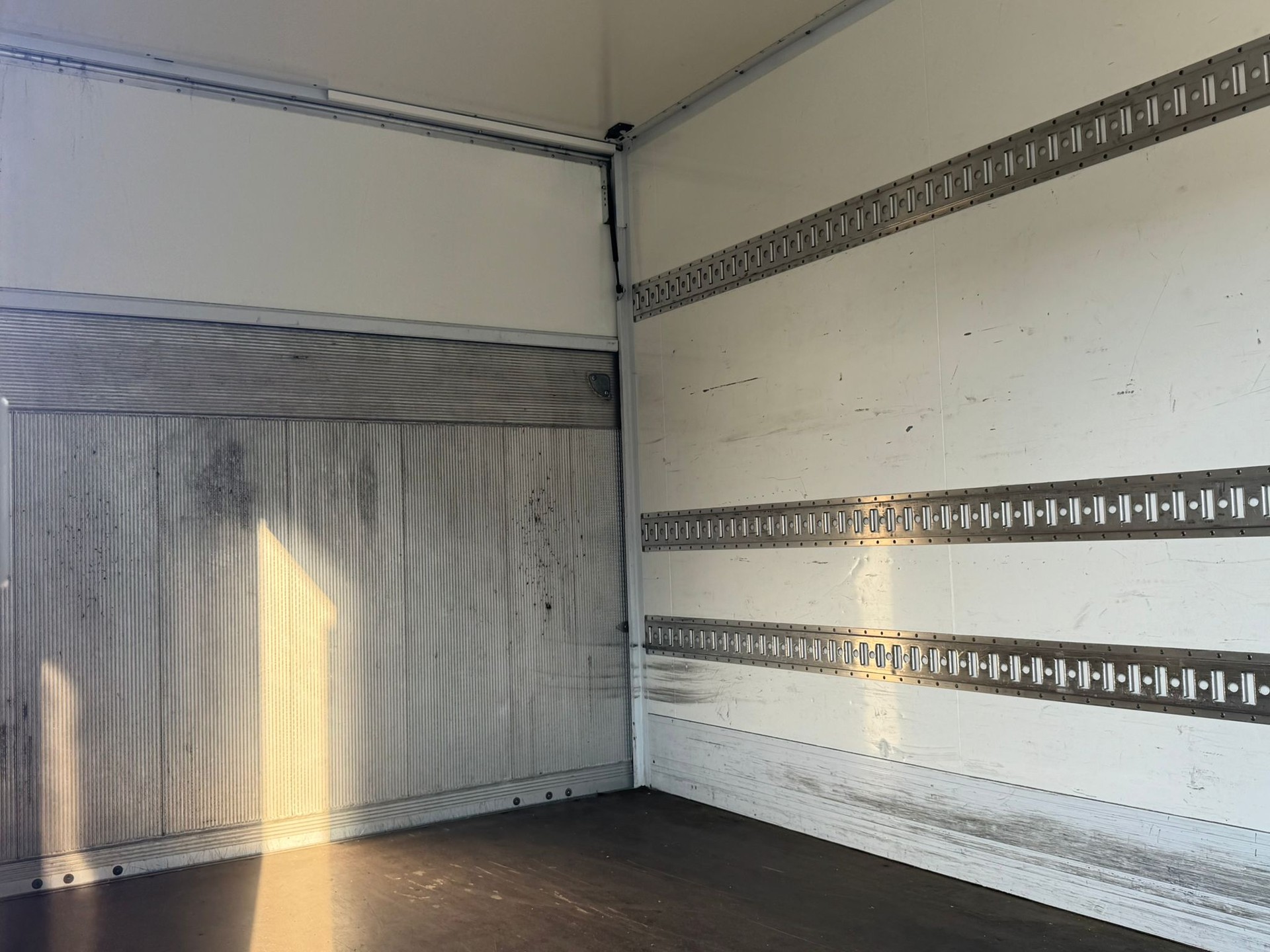 VW Crafter 35 2.0 TDI Koffer/Hebebuhne Champion L4 A-image-14